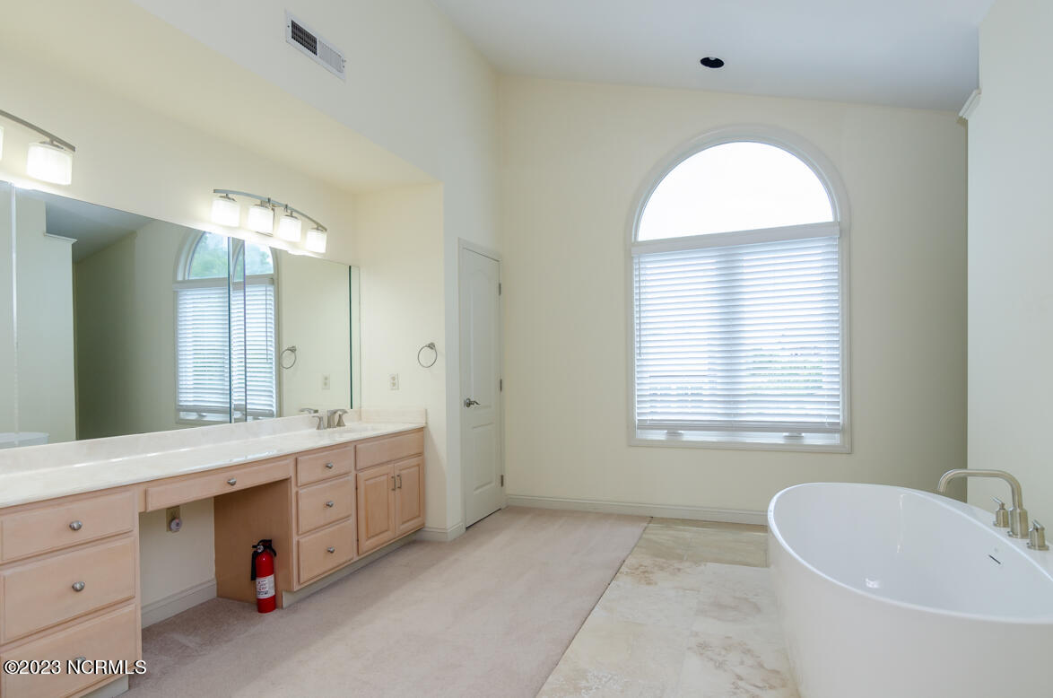 100568383 | Photo 23