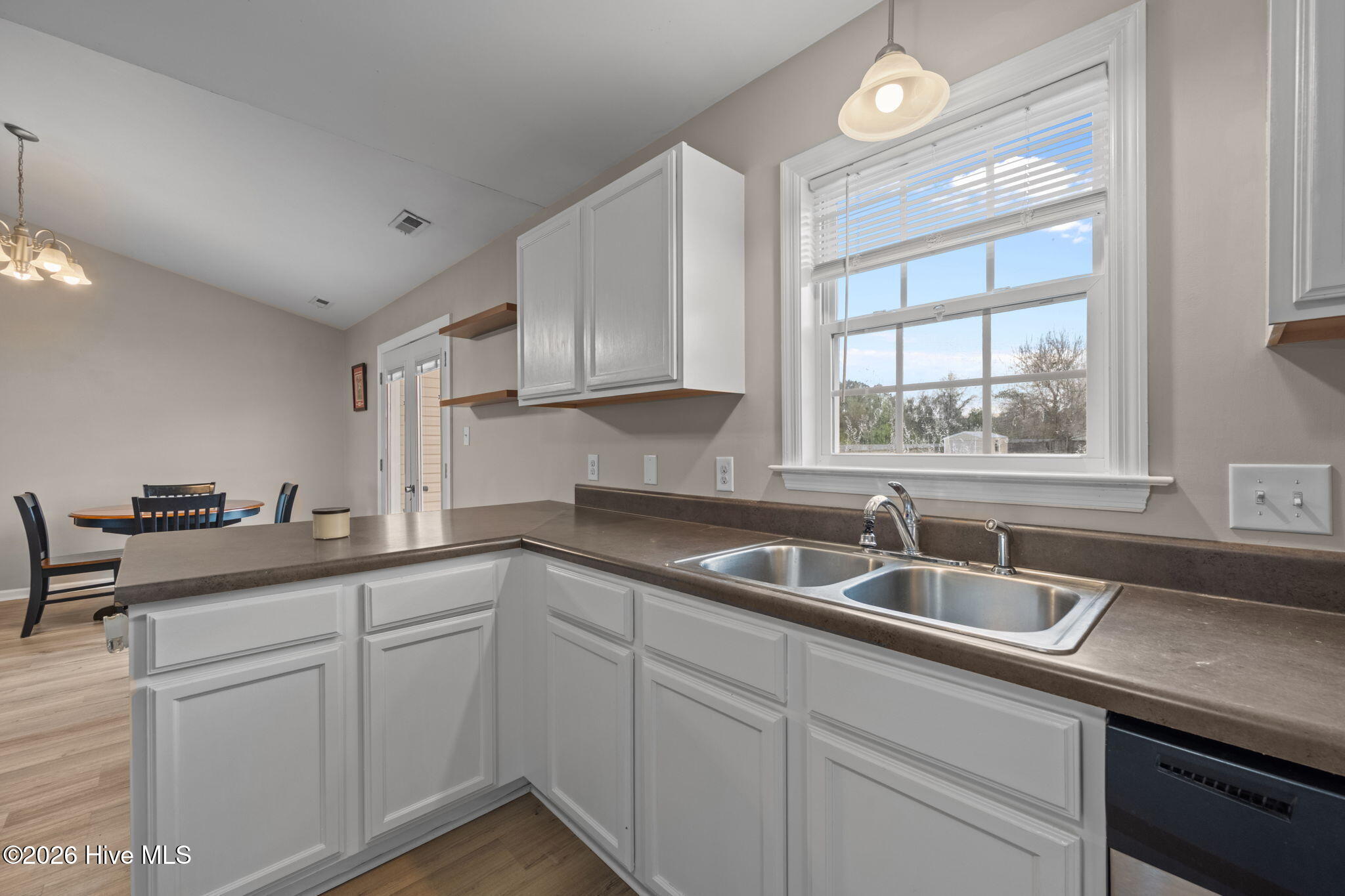 100562235 | Photo 17