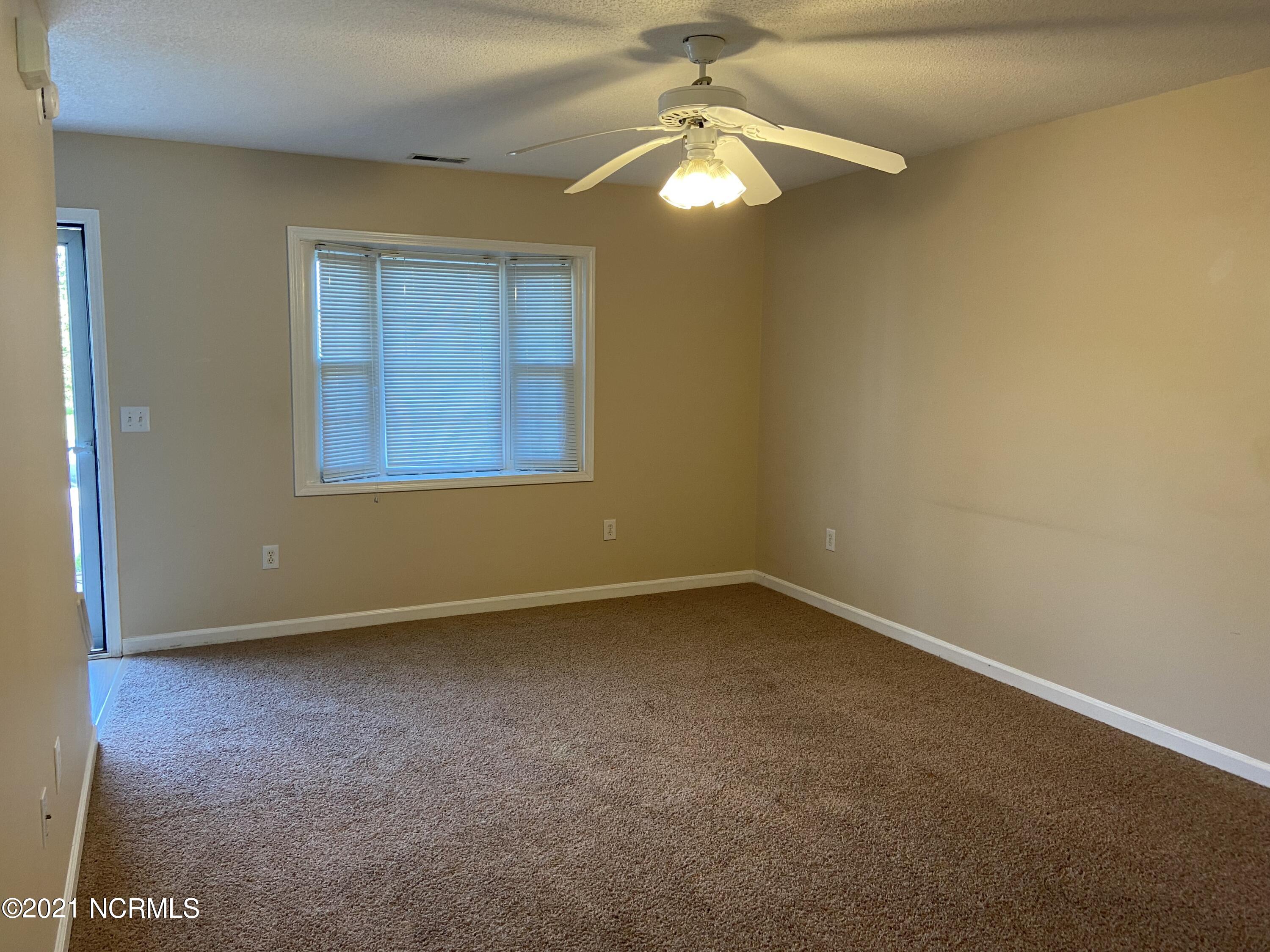 803 Courtyard W,Newport