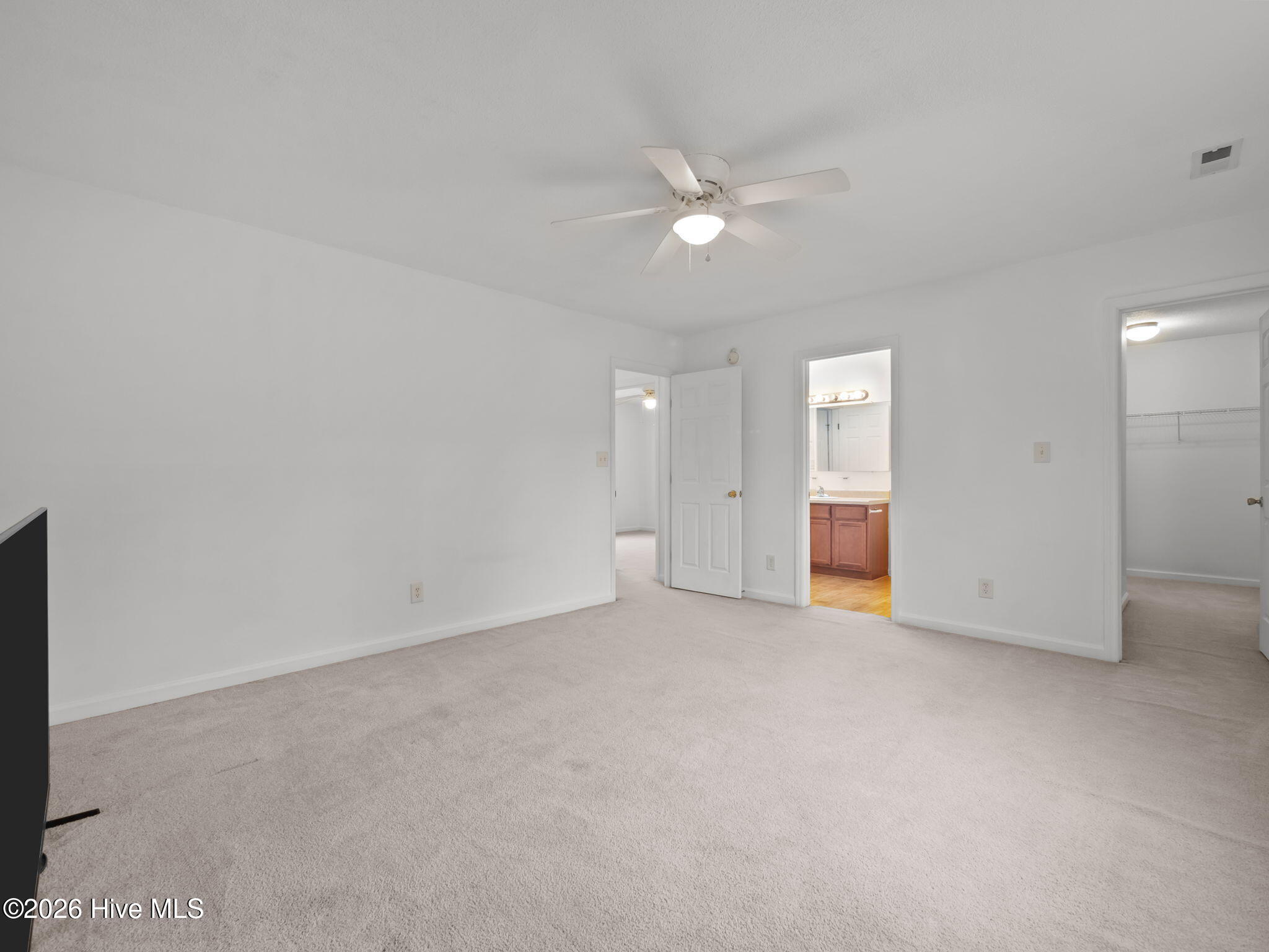 100548288 | Photo 28