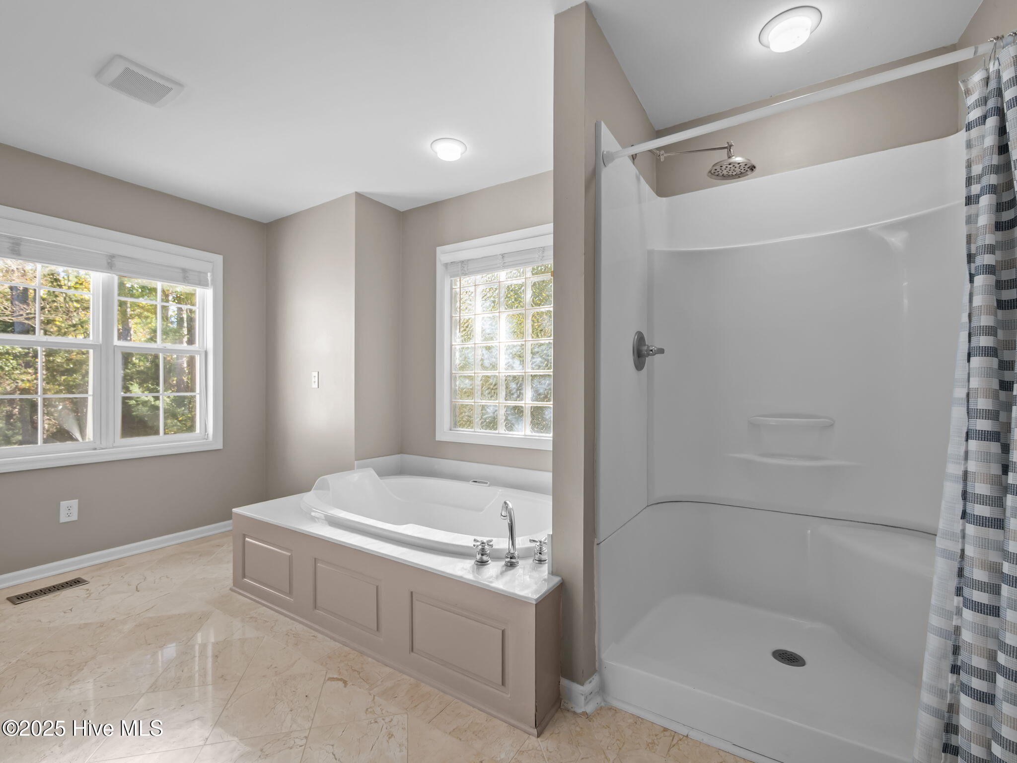 100540232 | Photo 23