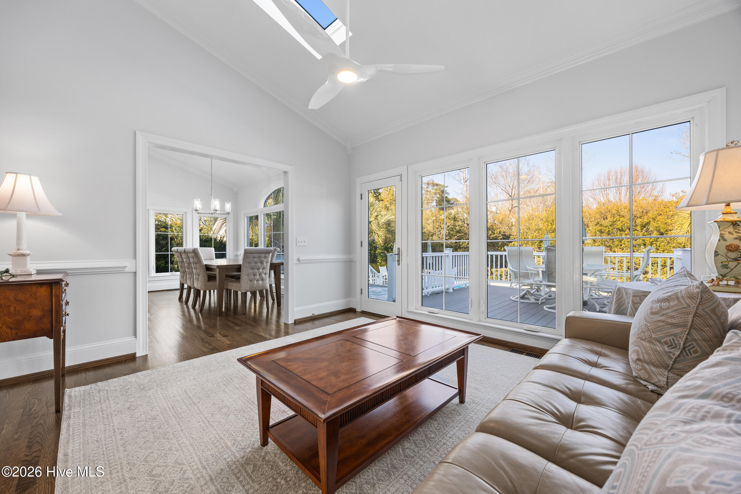 100553782 | Photo 23