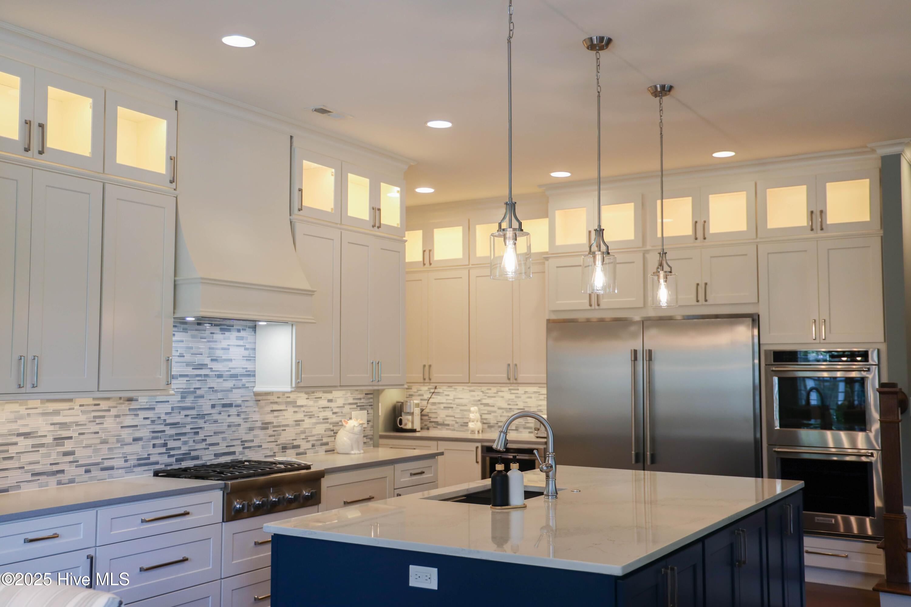 100534073 | Photo 11