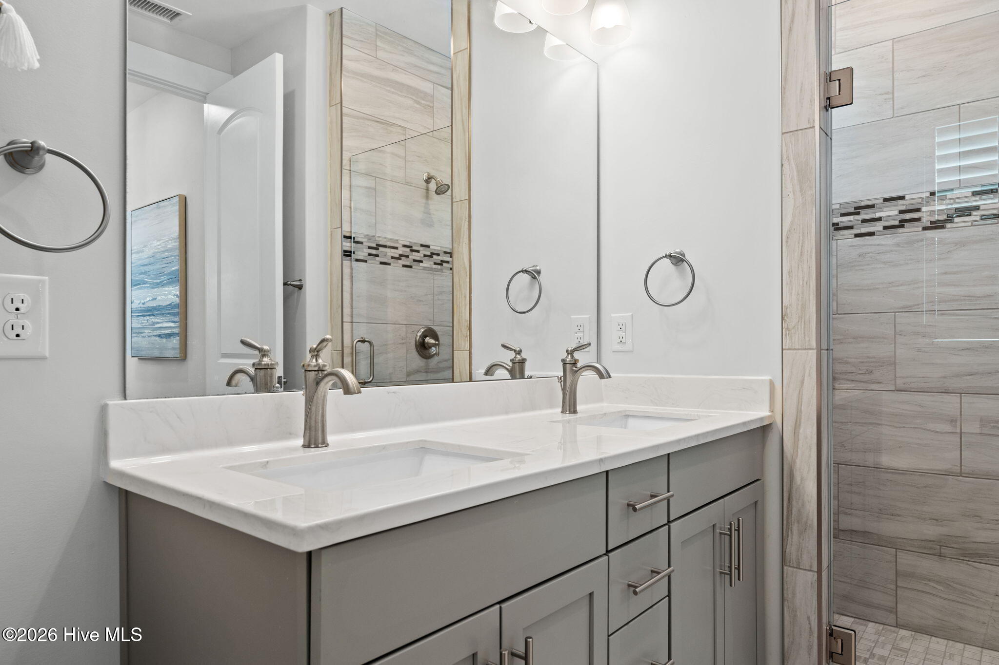 100564957 | Photo 20