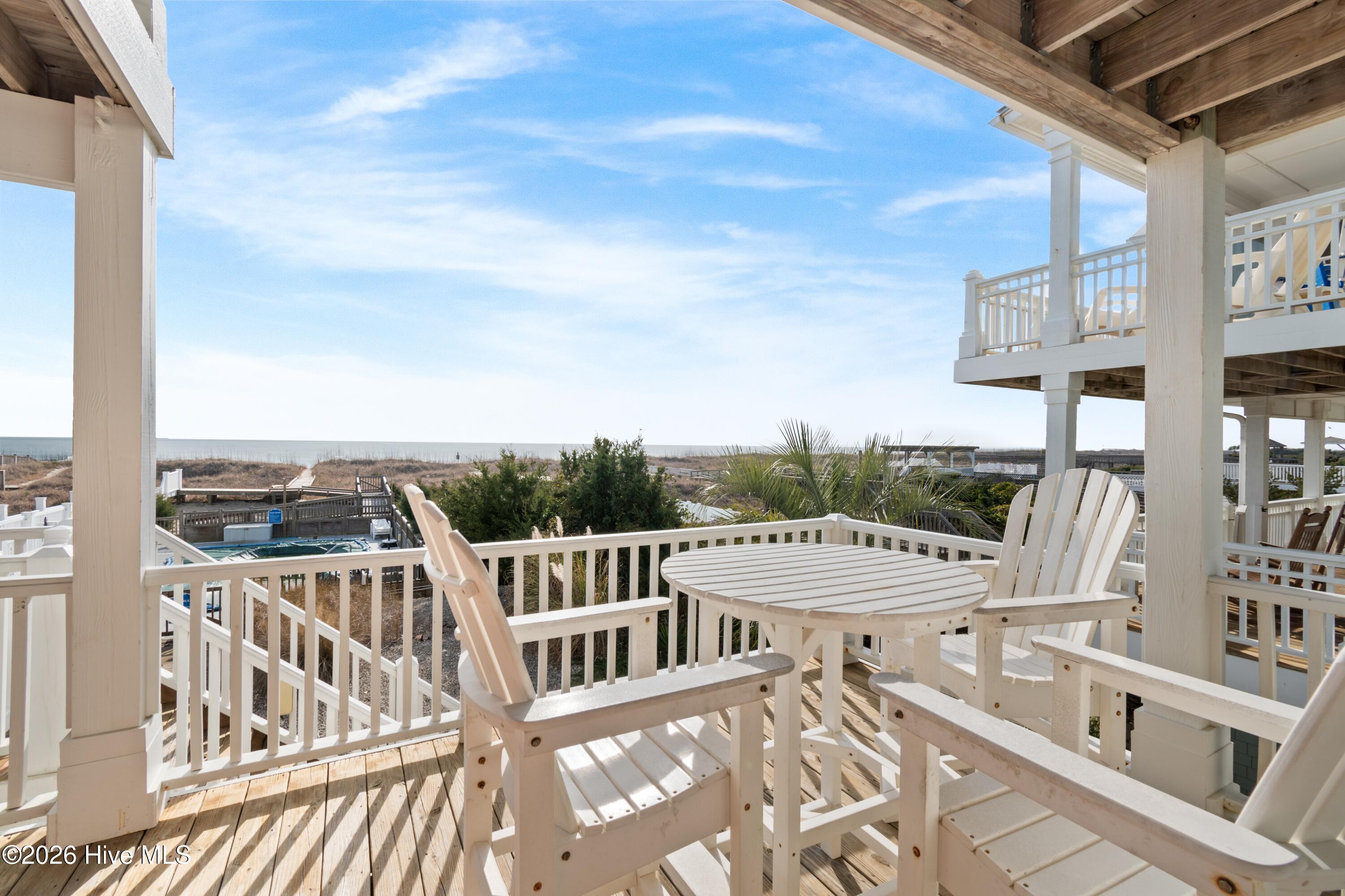 100548422 | Photo 64