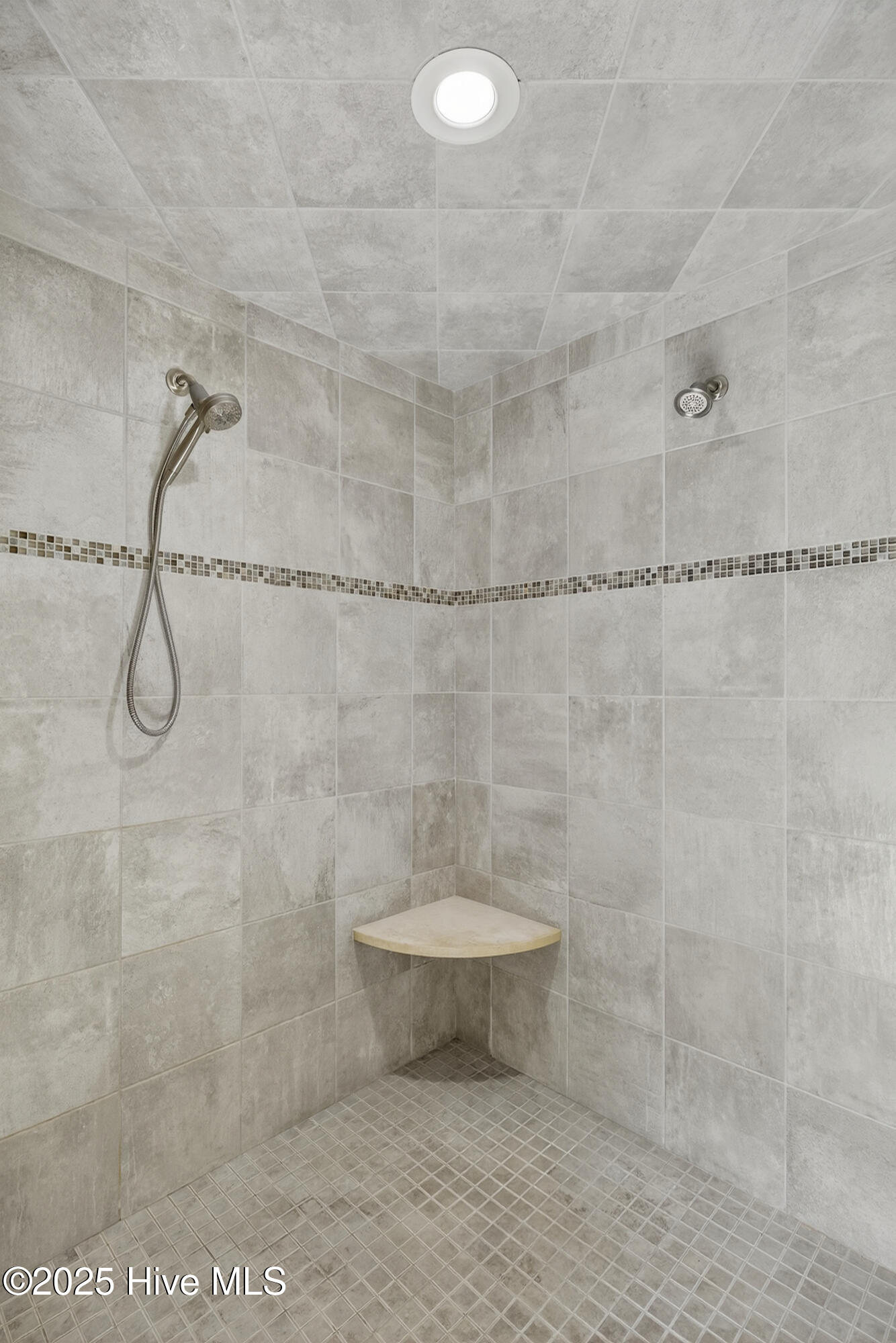 100541240 | Photo 33