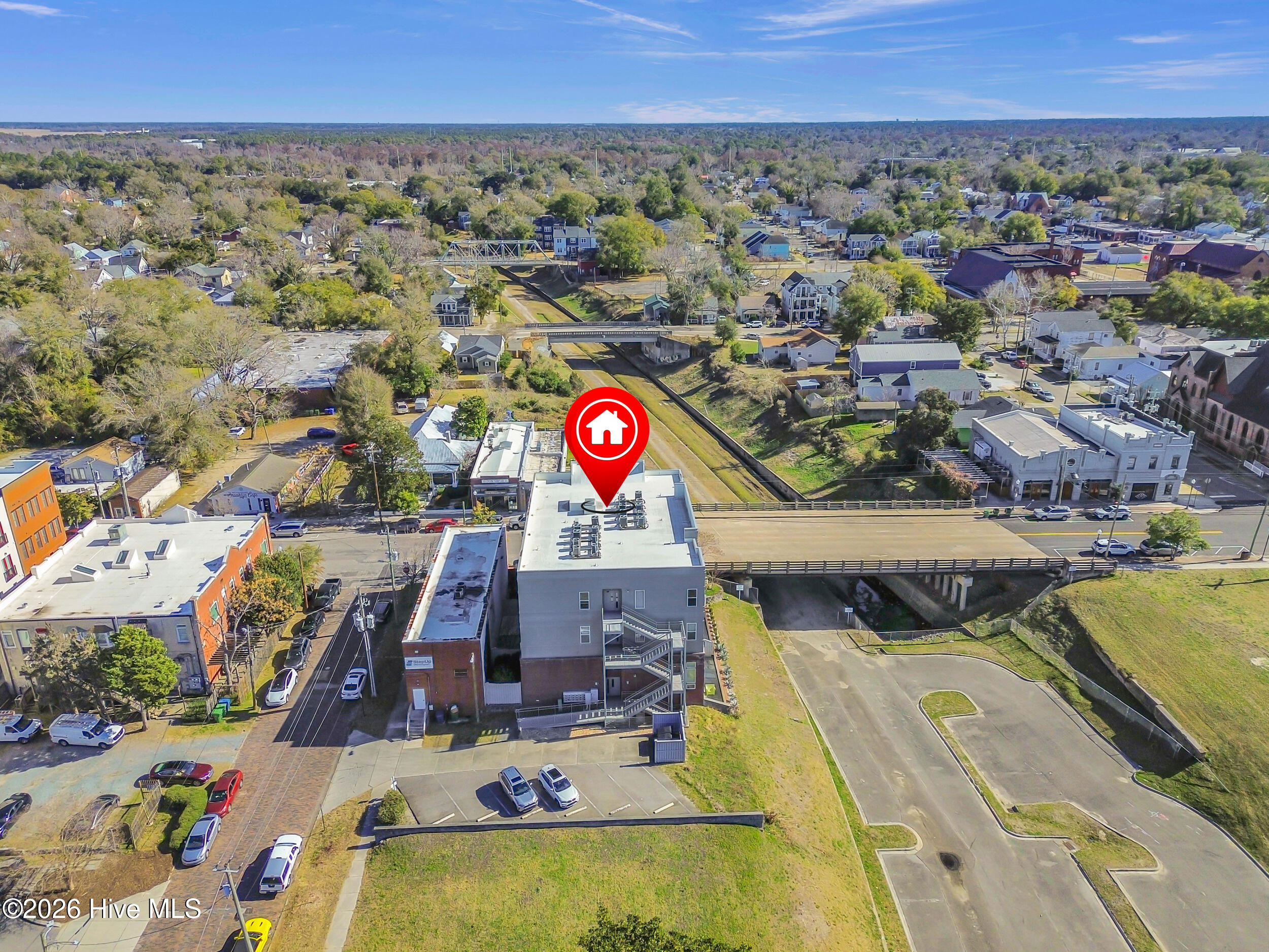 100551932 | Photo 30