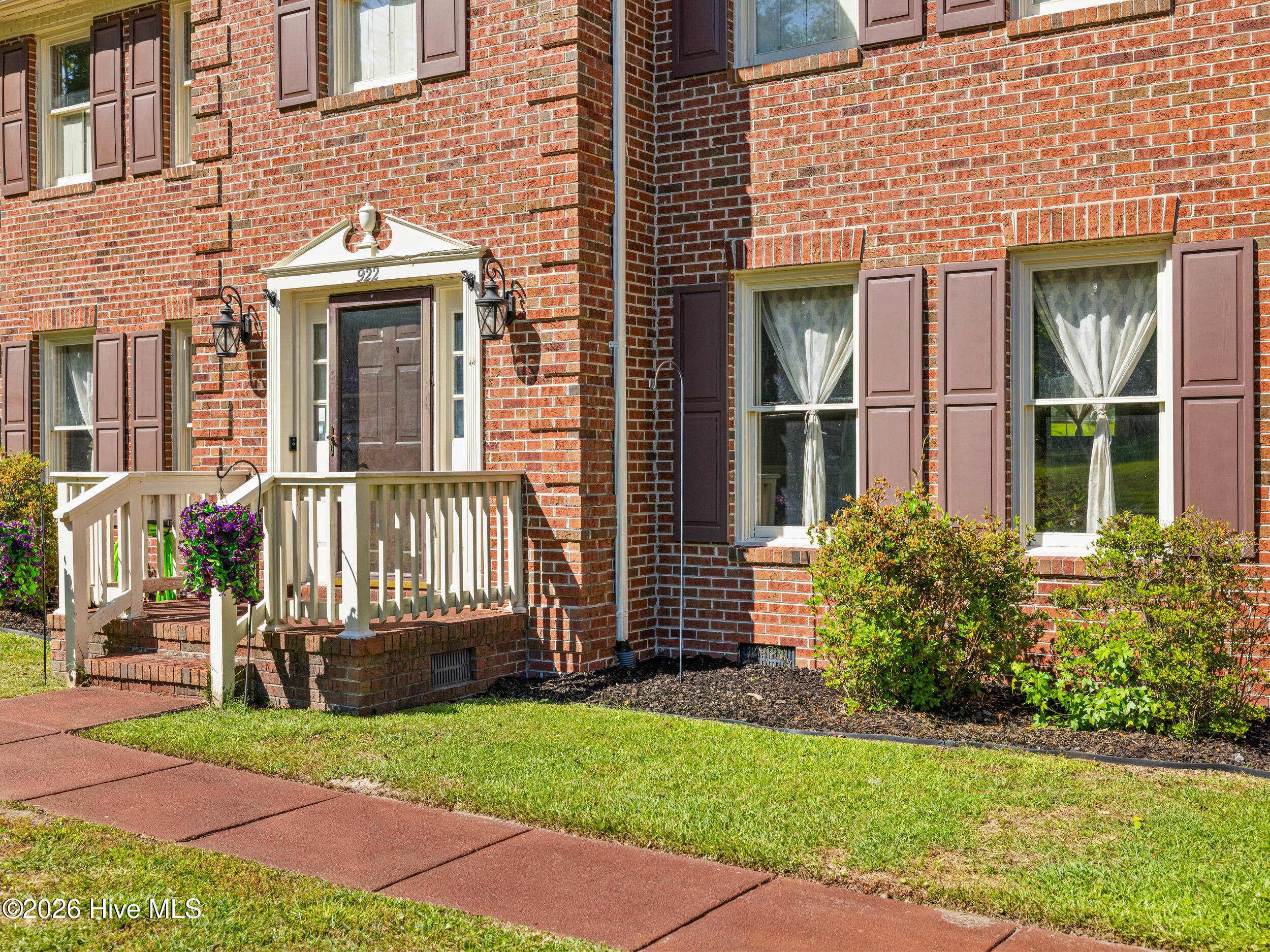 100570486 | Photo 77