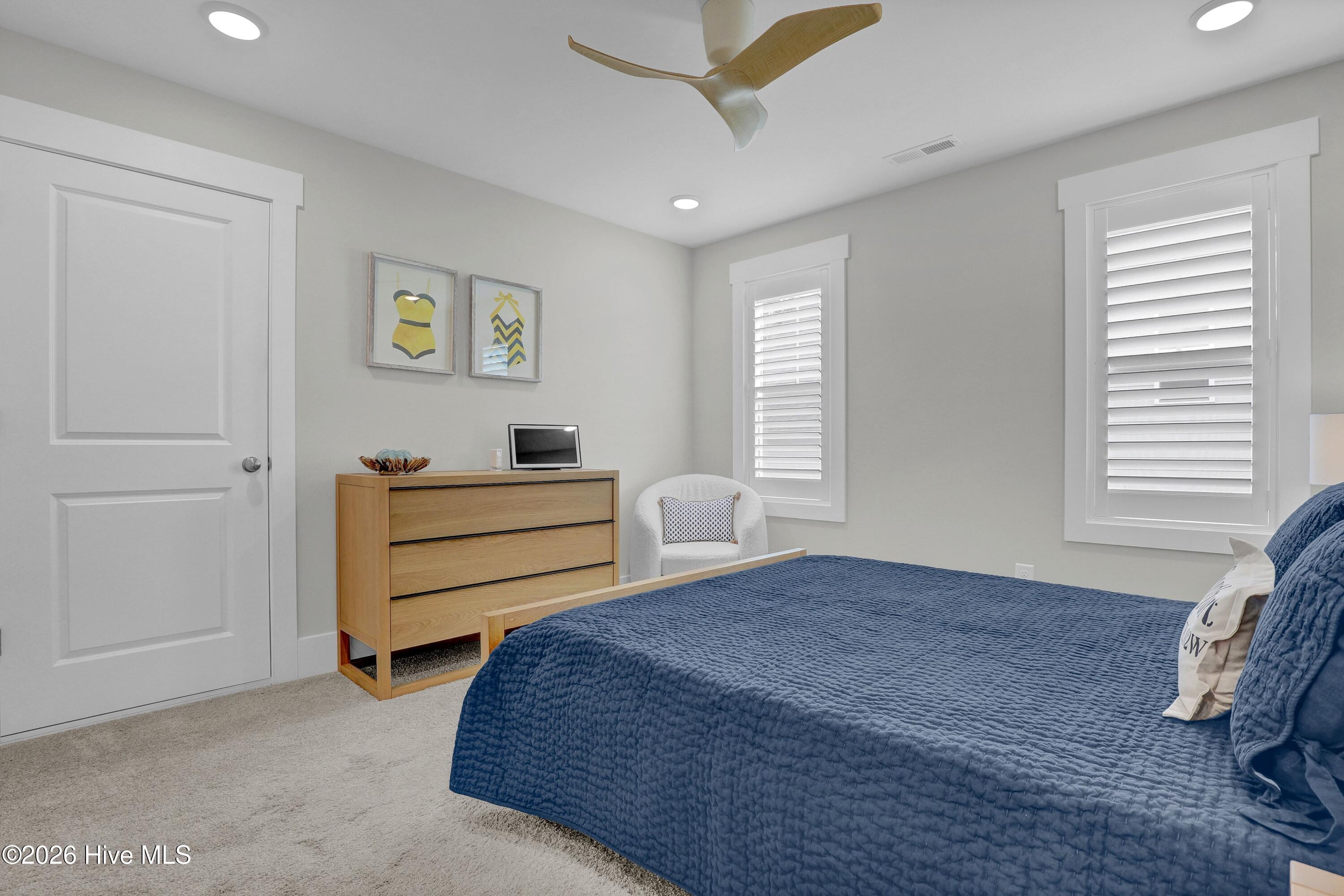 100565669 | Photo 29