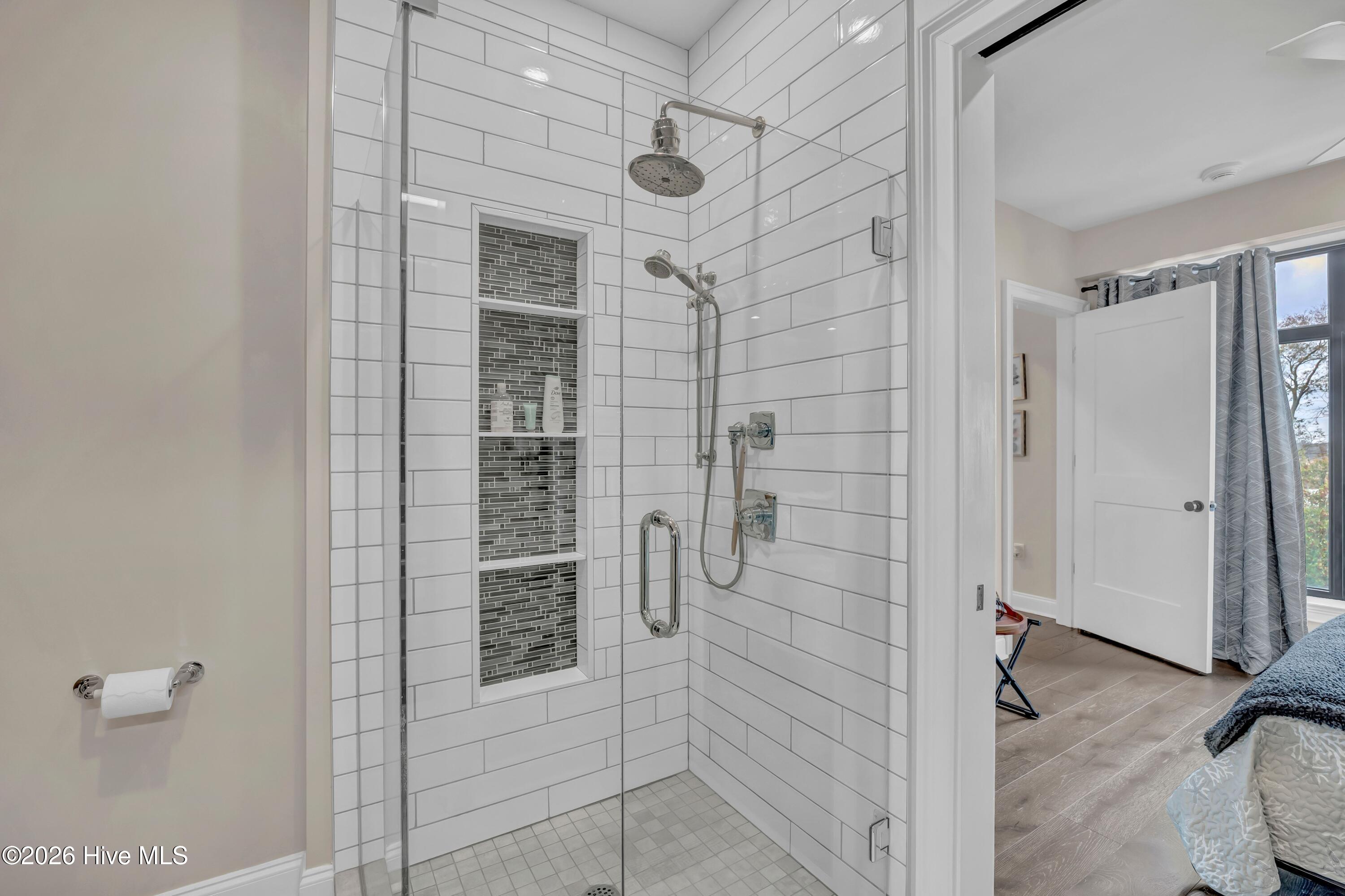 100553236 | Photo 24