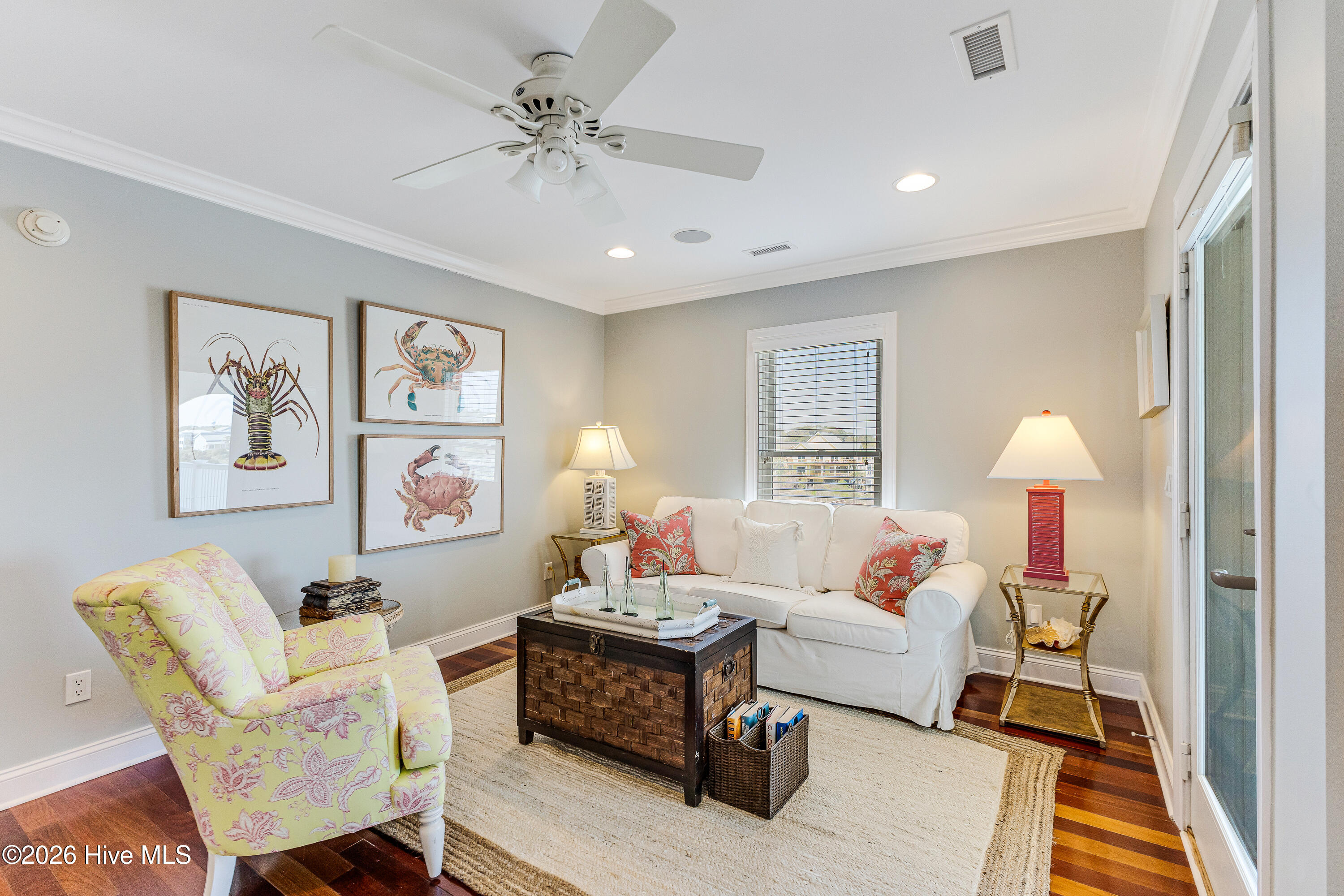 100567897 | Photo 34