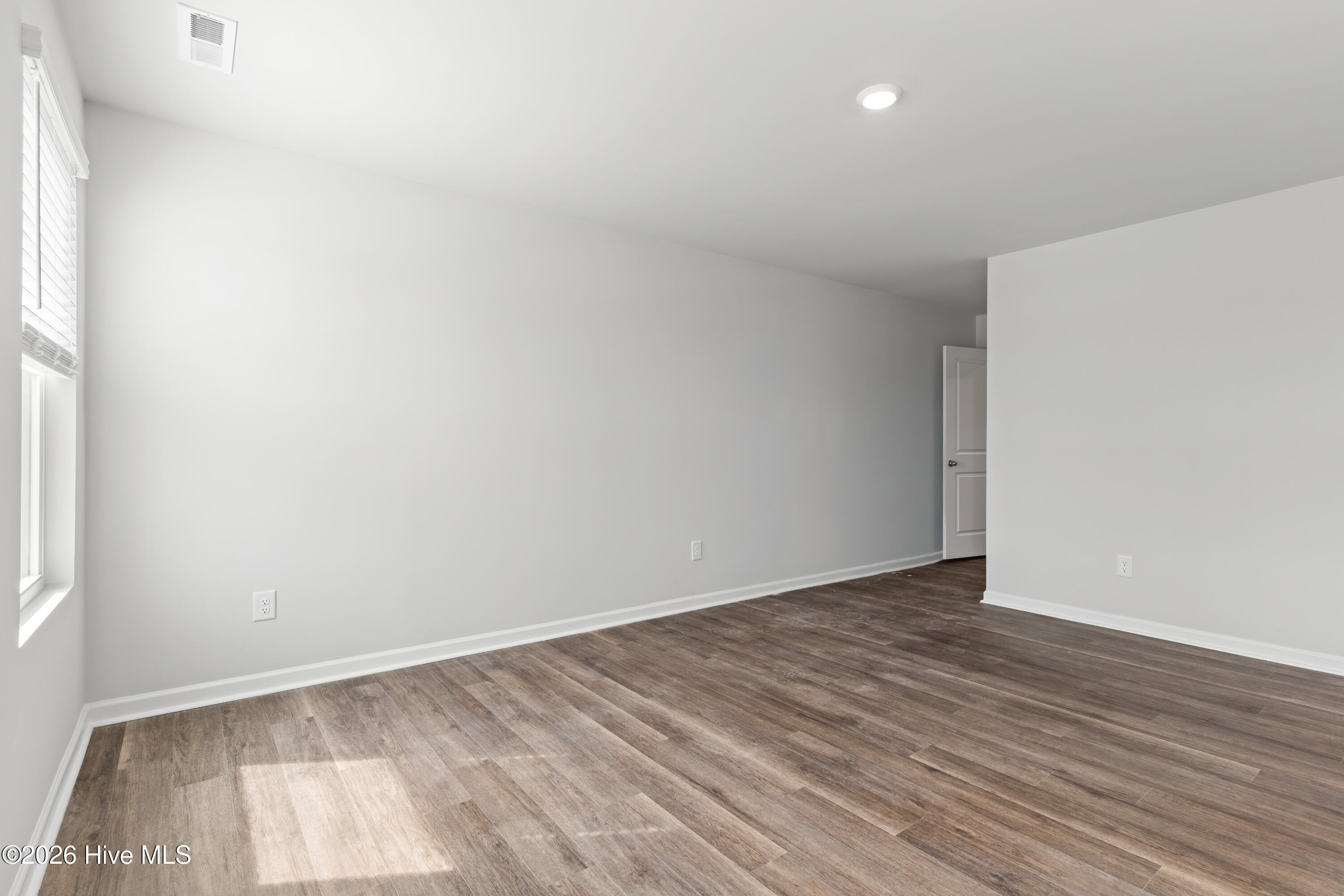 100538975 | Photo 39