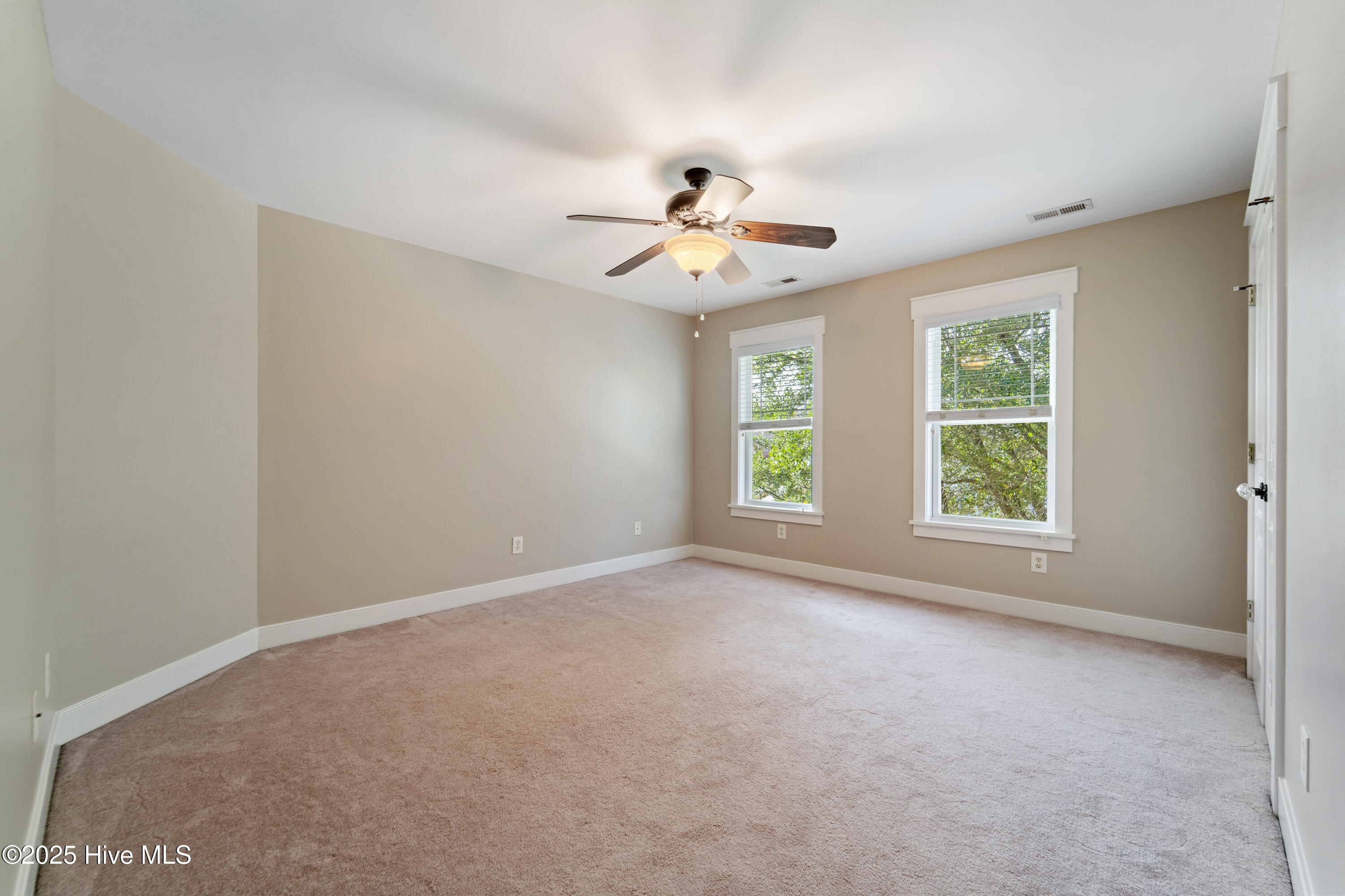 100532933 | Photo 16