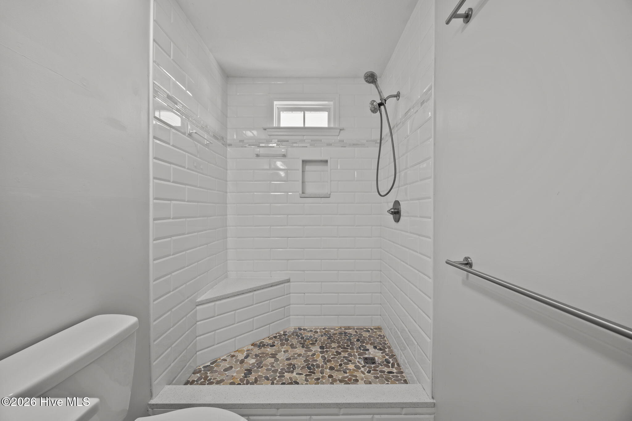 100549843 | Photo 22