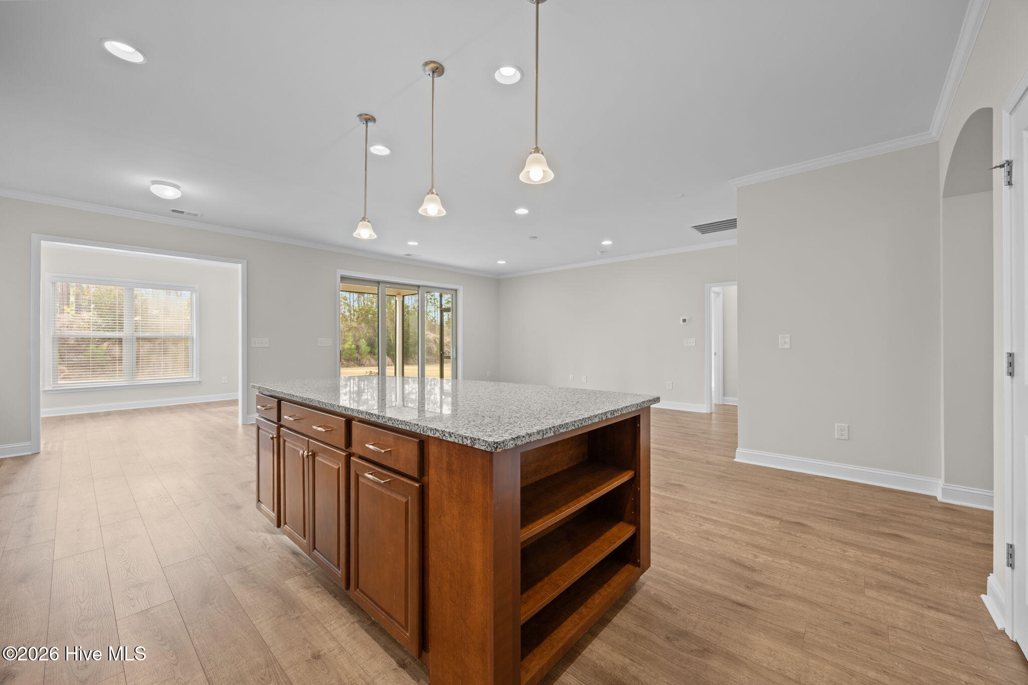 100548837 | Photo 15