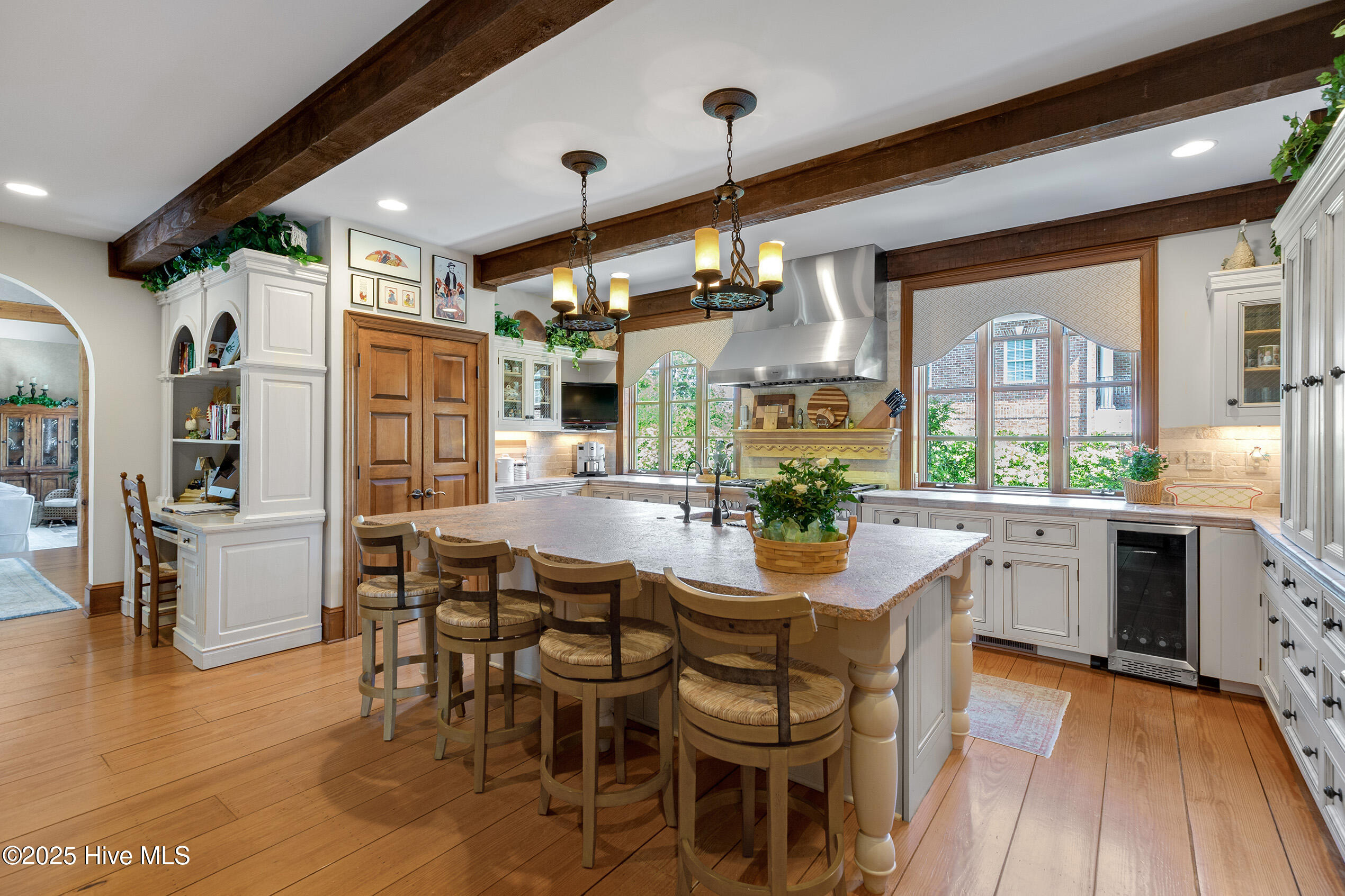 100560338 | Photo 35