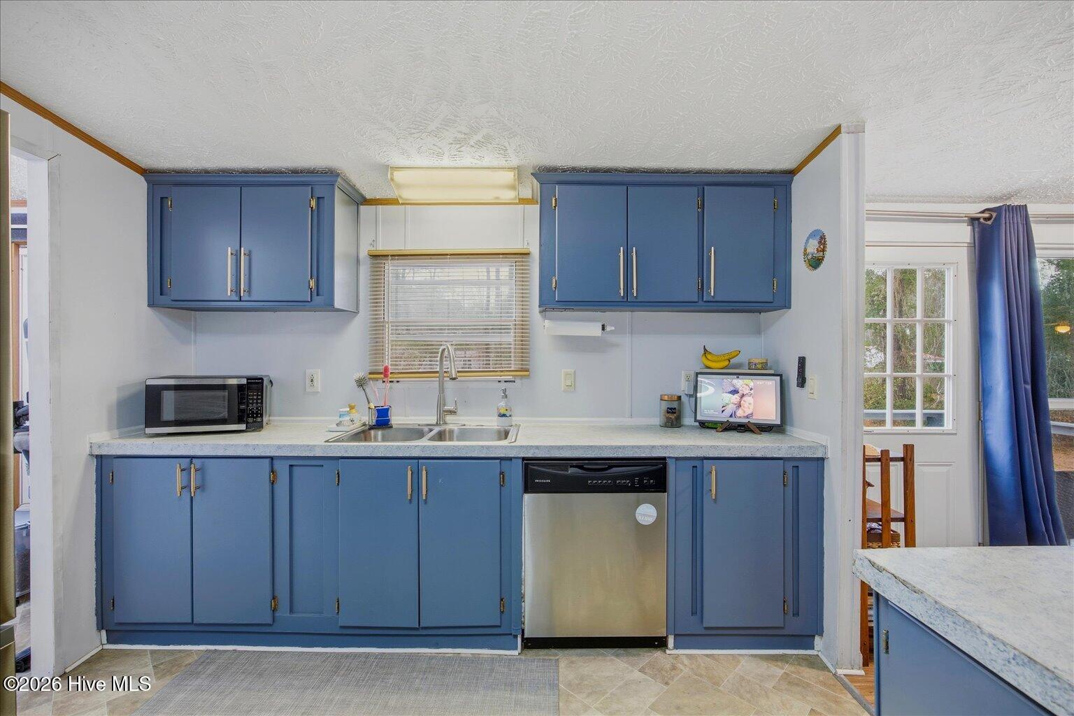 100556219 | Photo 28