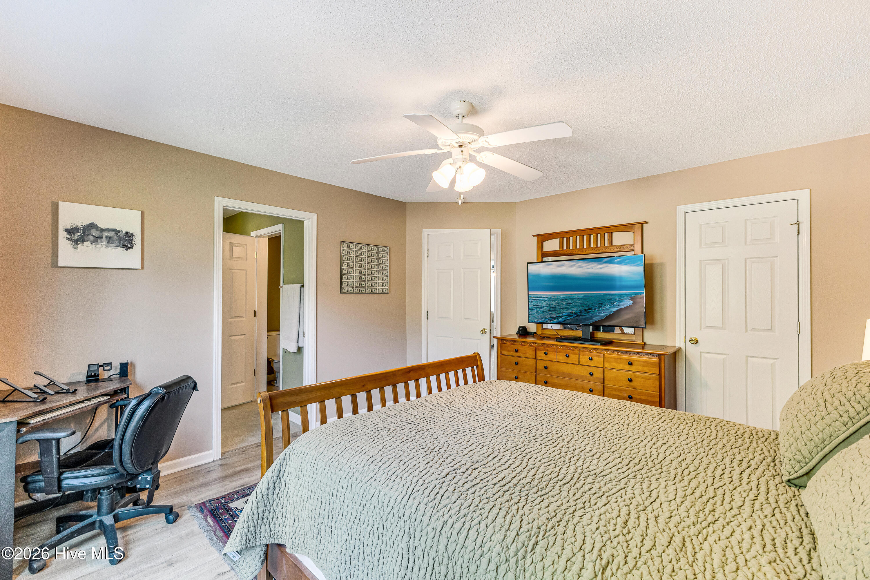 100566975 | Photo 27