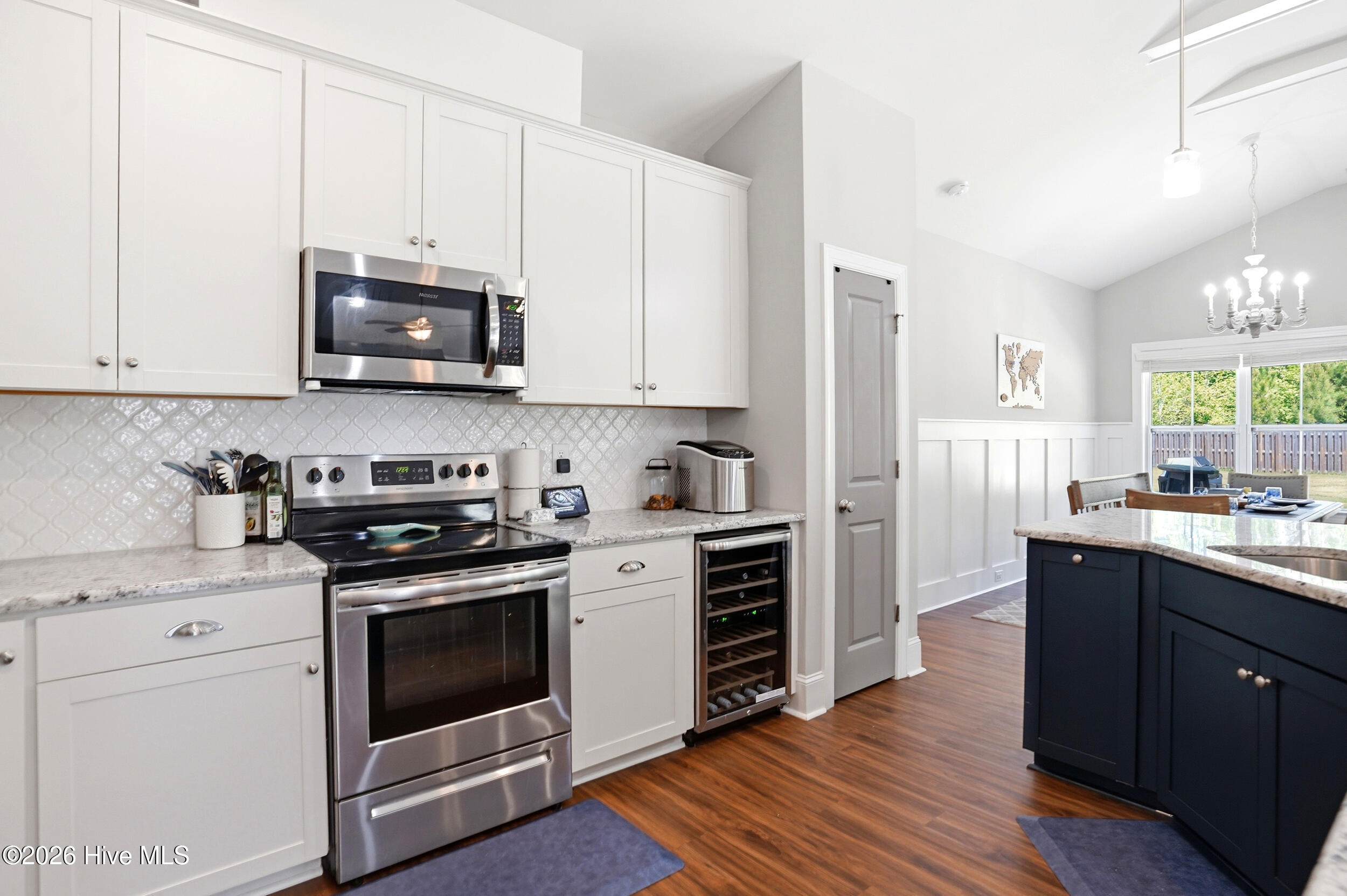 100569213 | Photo 14