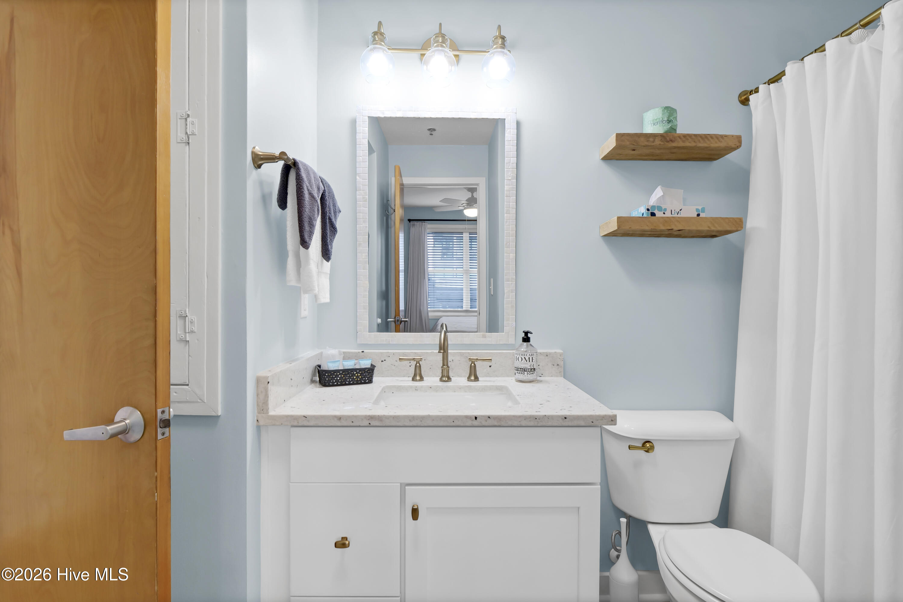 100549302 | Photo 12