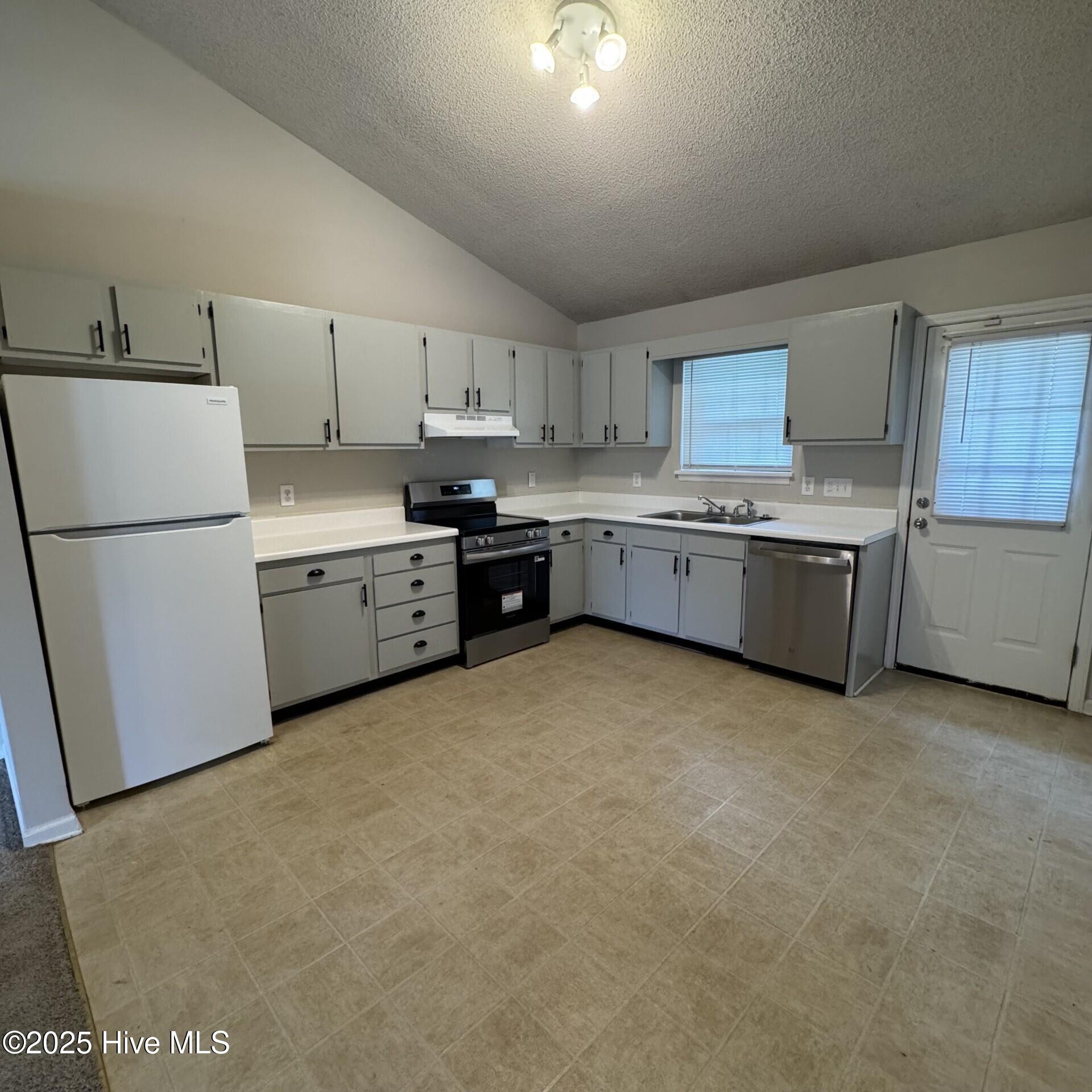 Kitchen 1.1 - 4116-A Bridge Ct