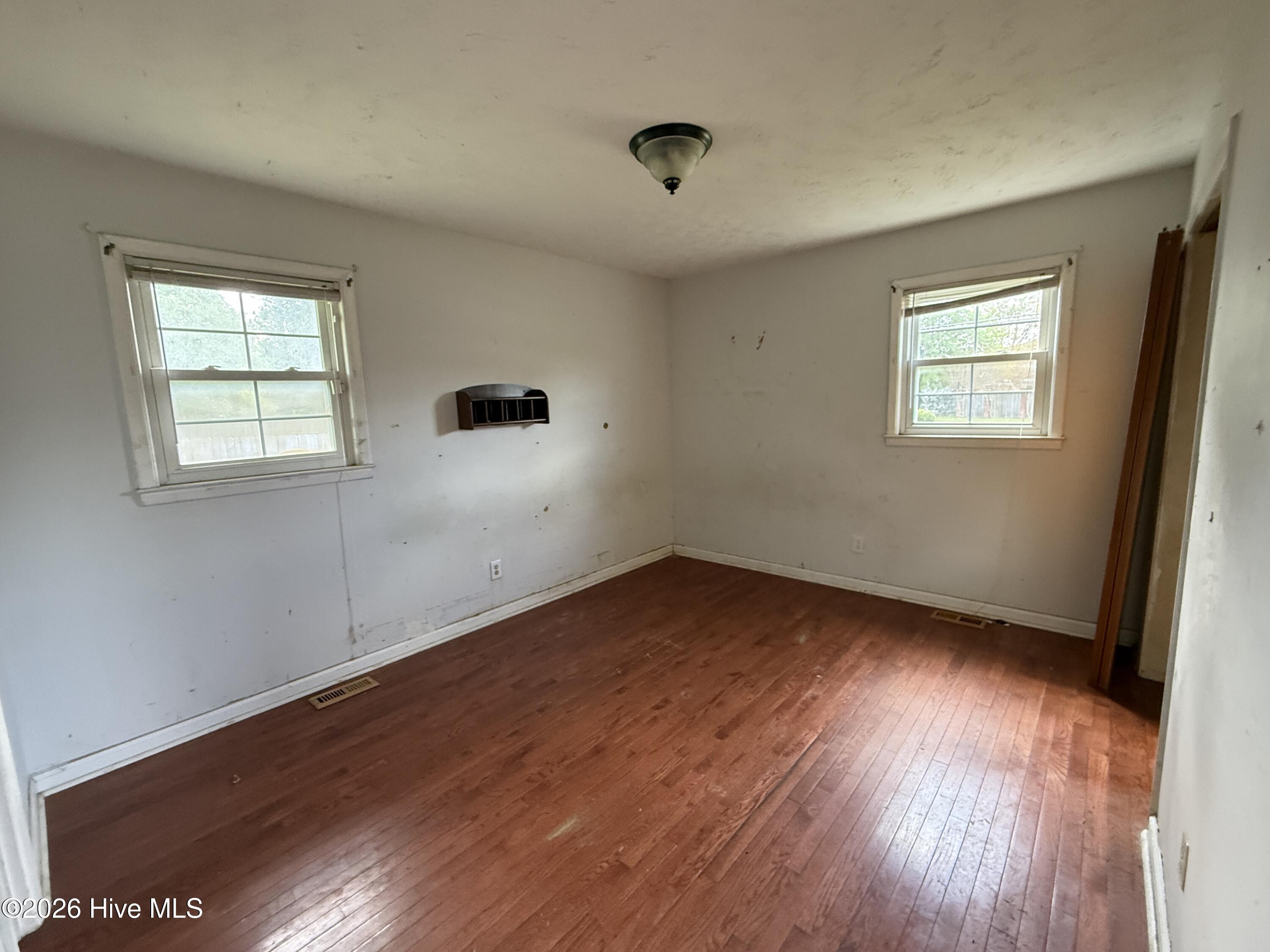 100567135 | Photo 14