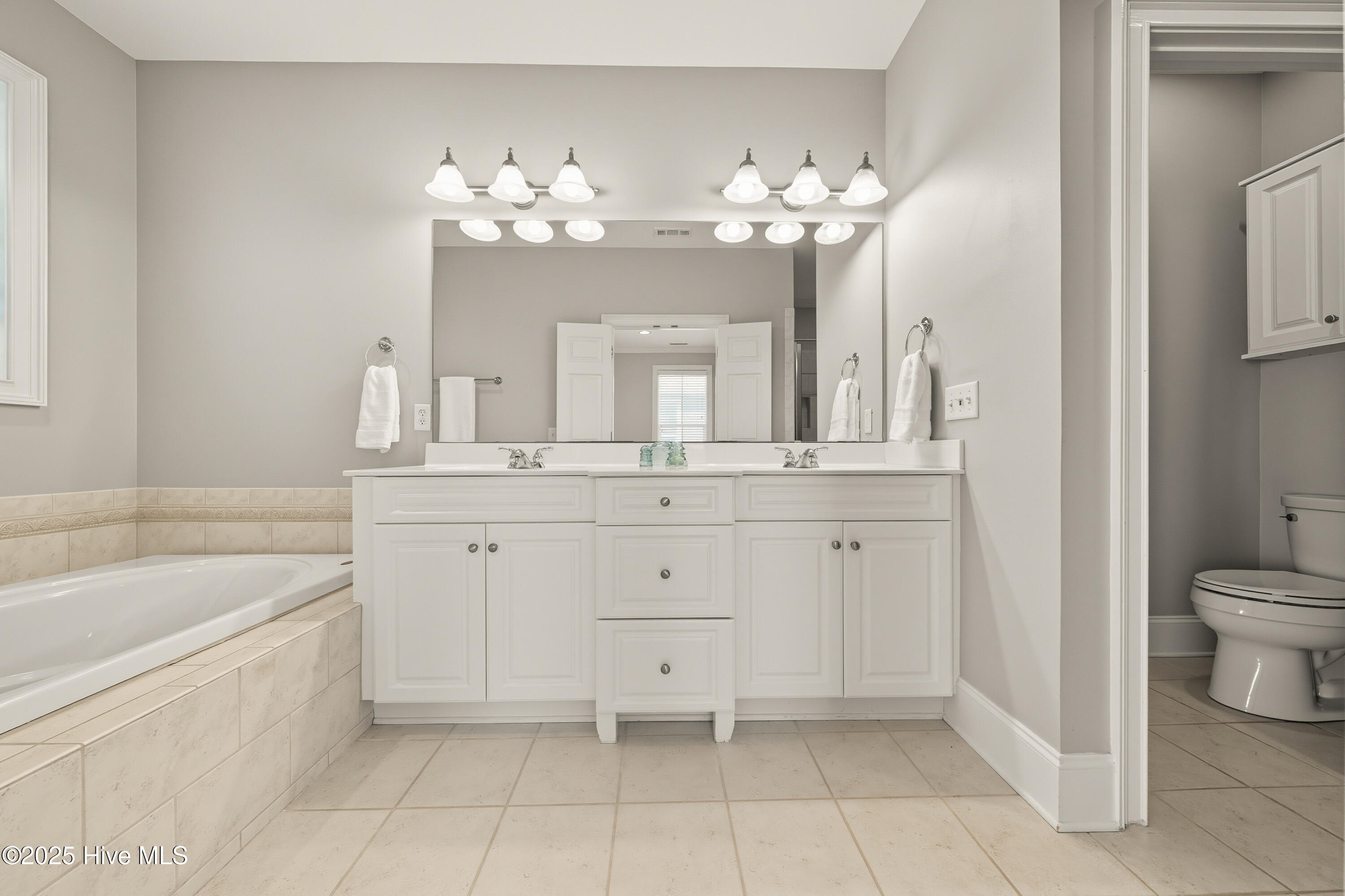 100527237 | Photo 28