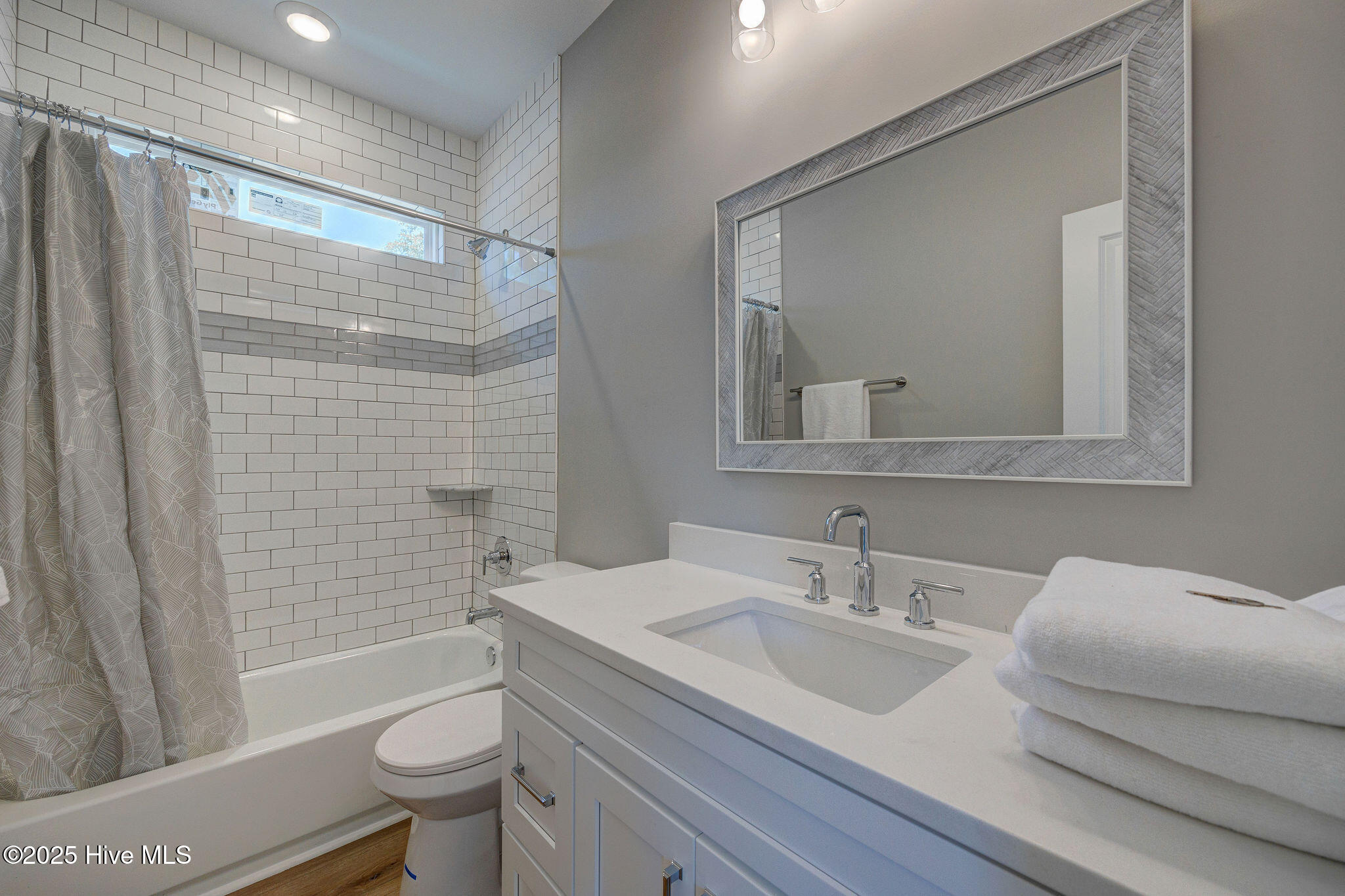 100527296 | Photo 36