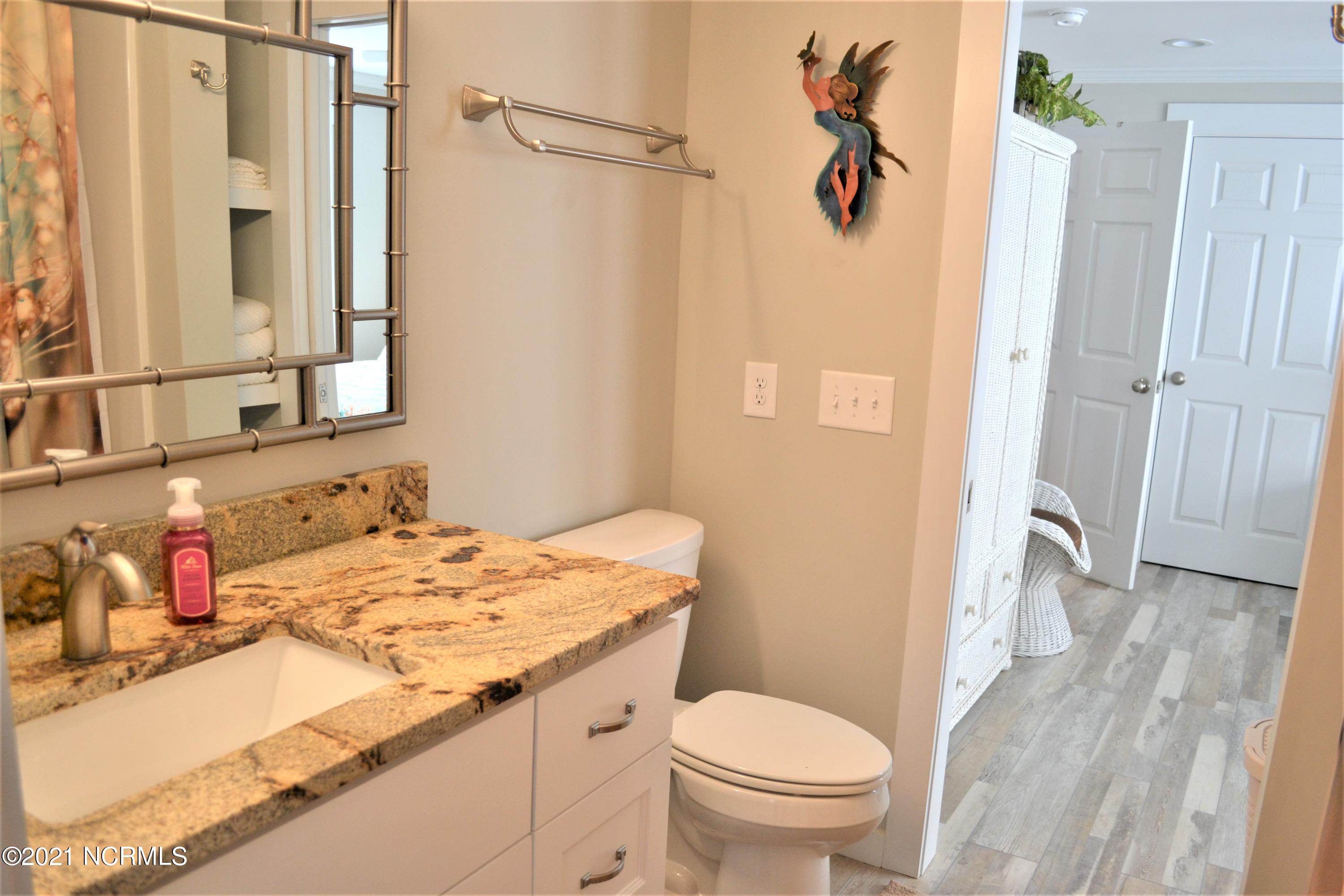 100530687 | Photo 15