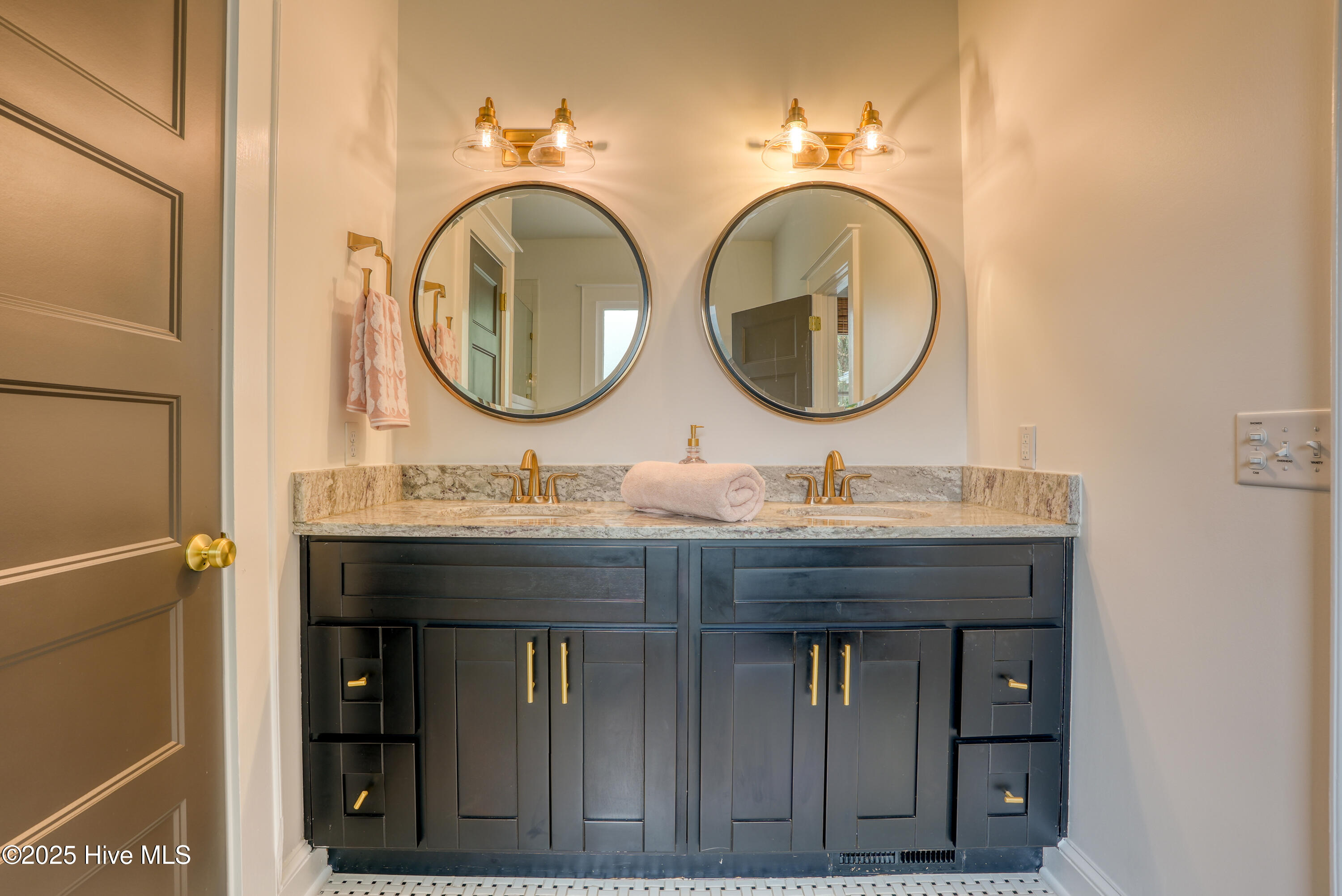 100559496 | Photo 20