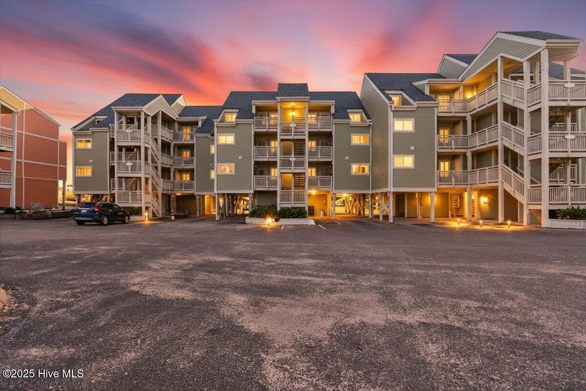 100537947 | Photo 46