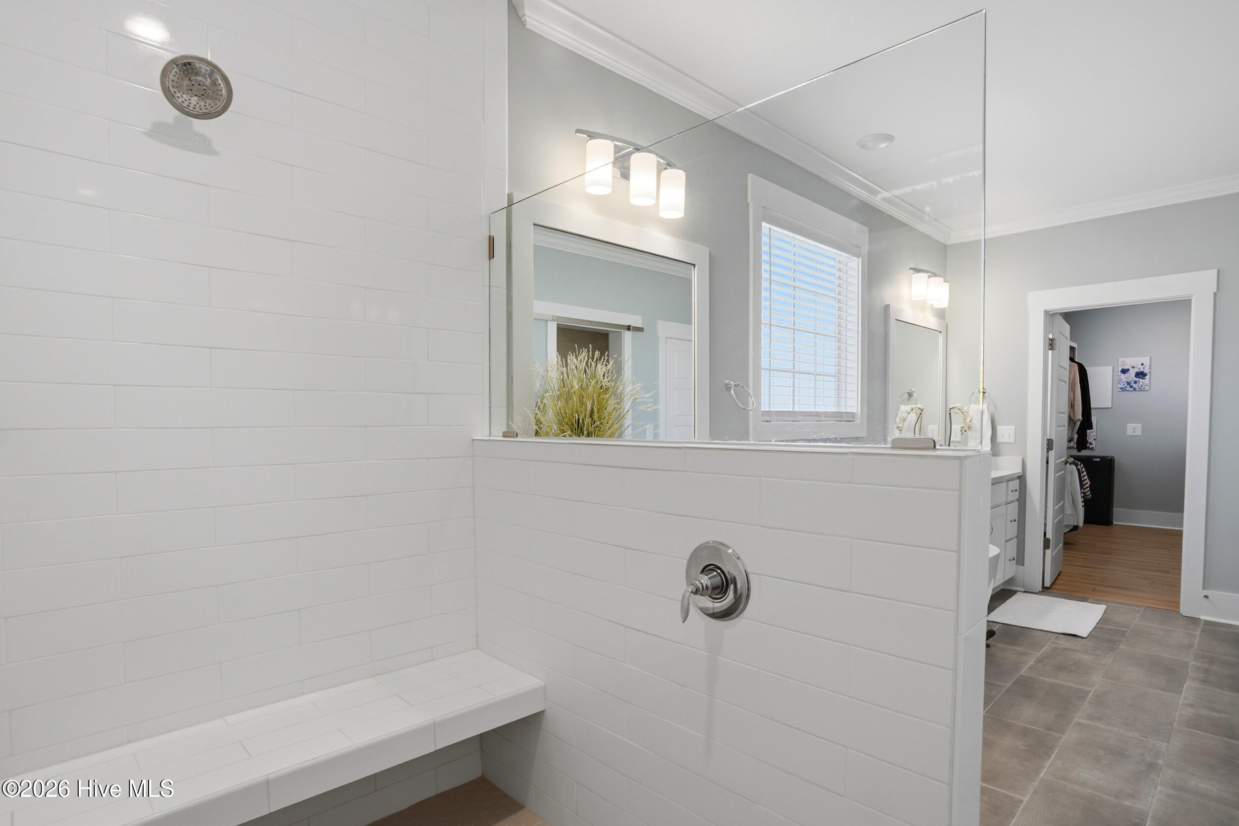 100565471 | Photo 31