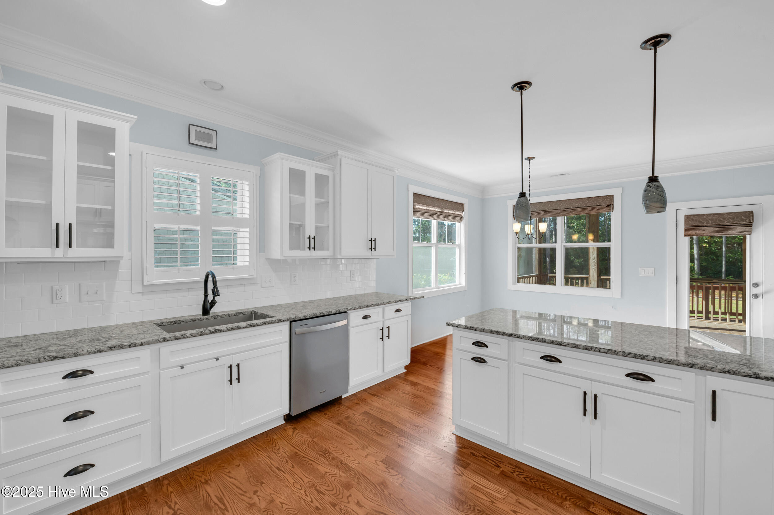 100540698 | Photo 19