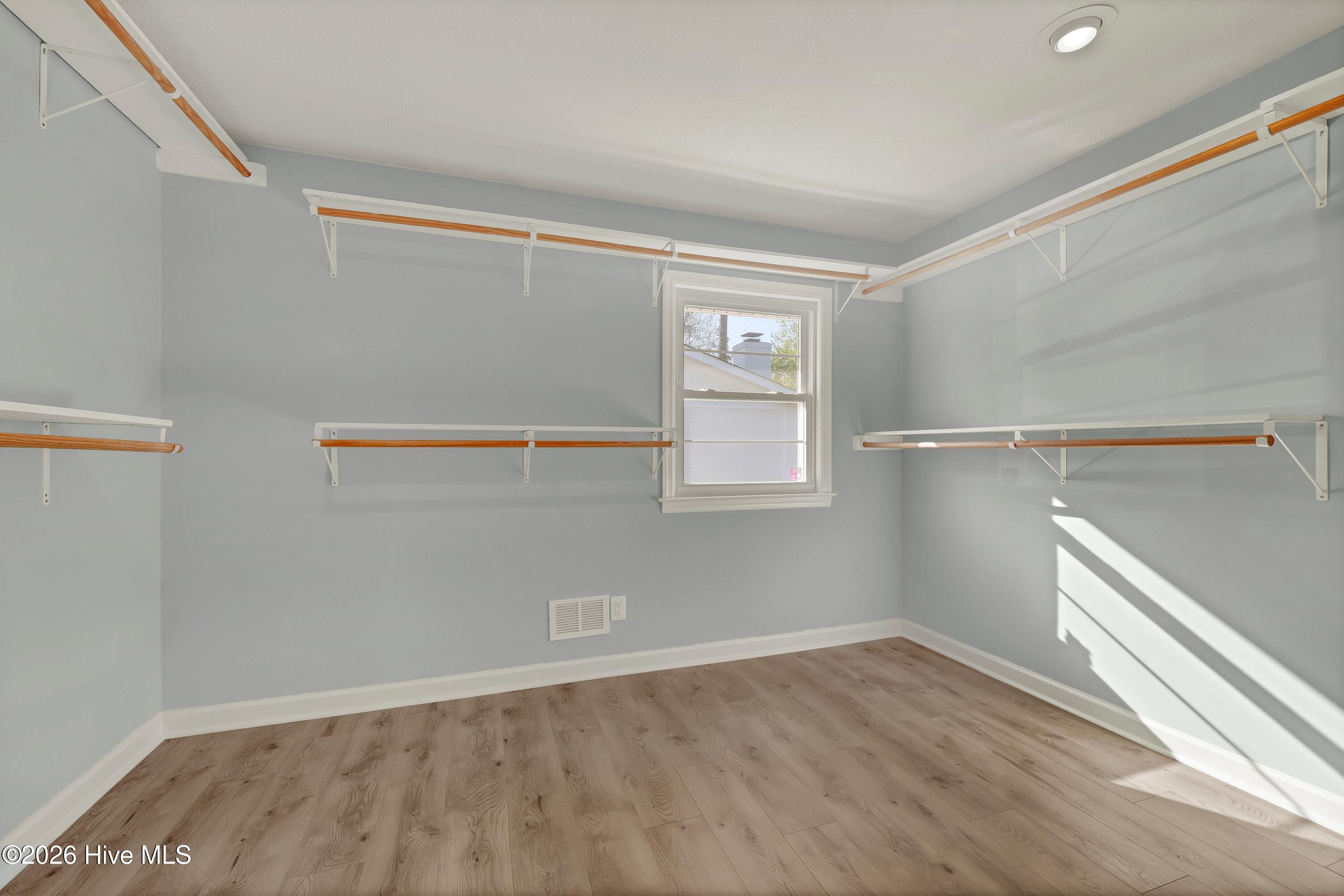 100565144 | Photo 21