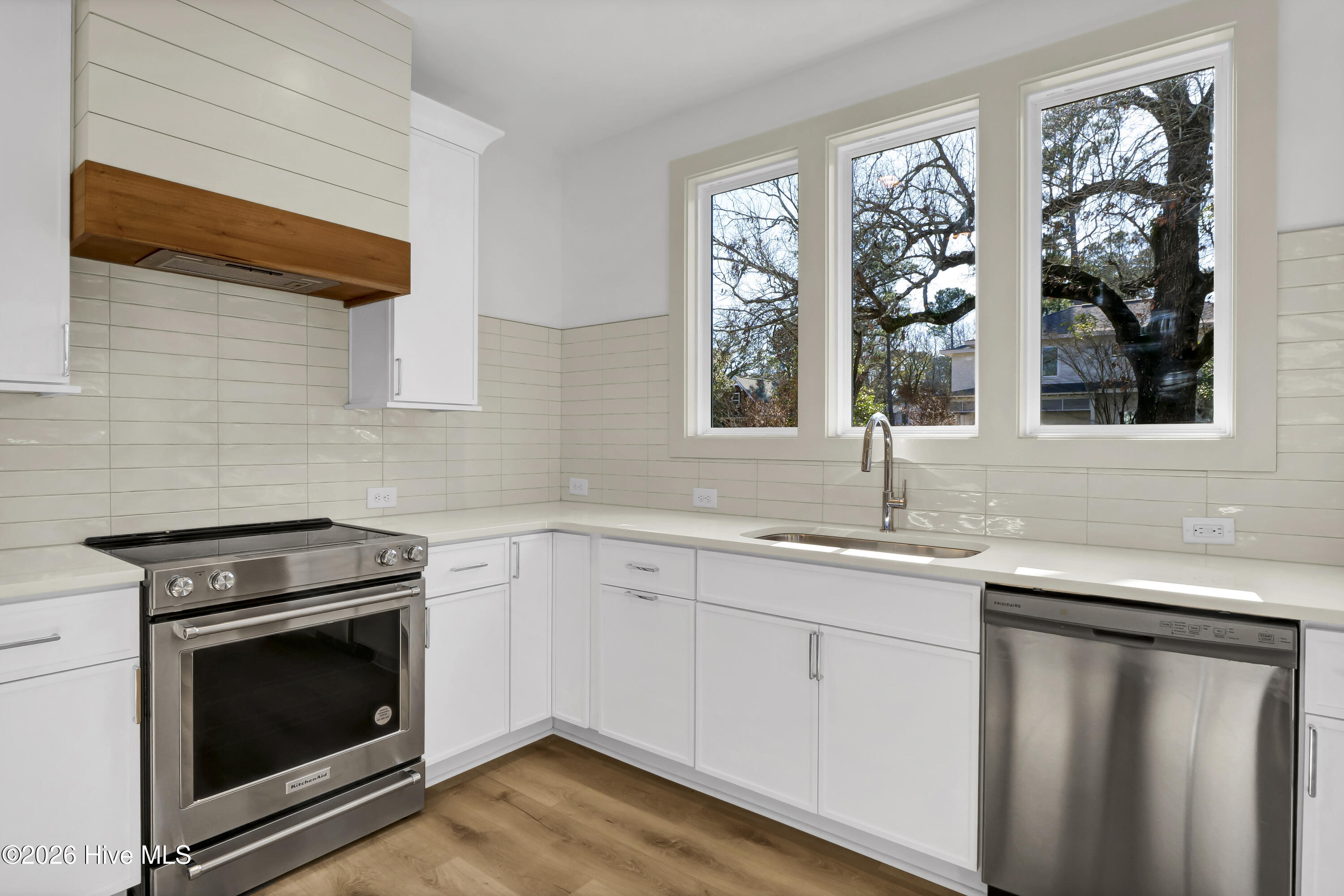 100567308 | Photo 17