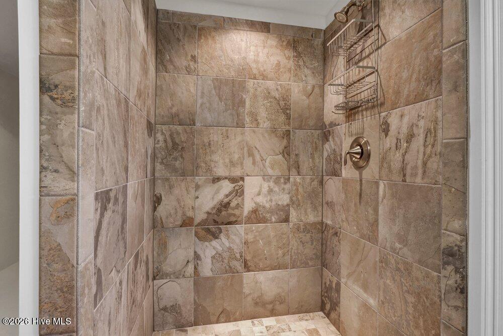 100550576 | Photo 44