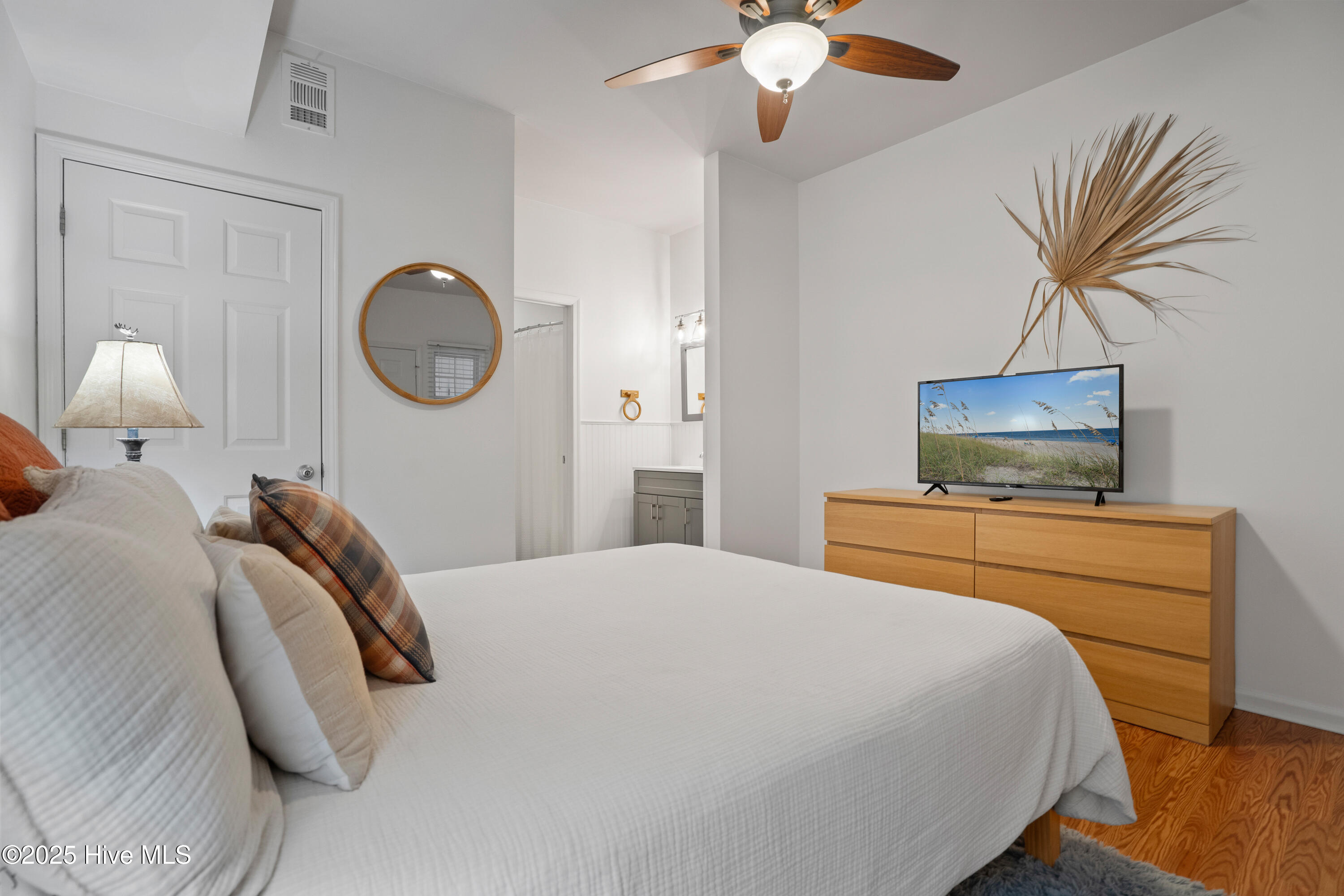 100533725 | Photo 33