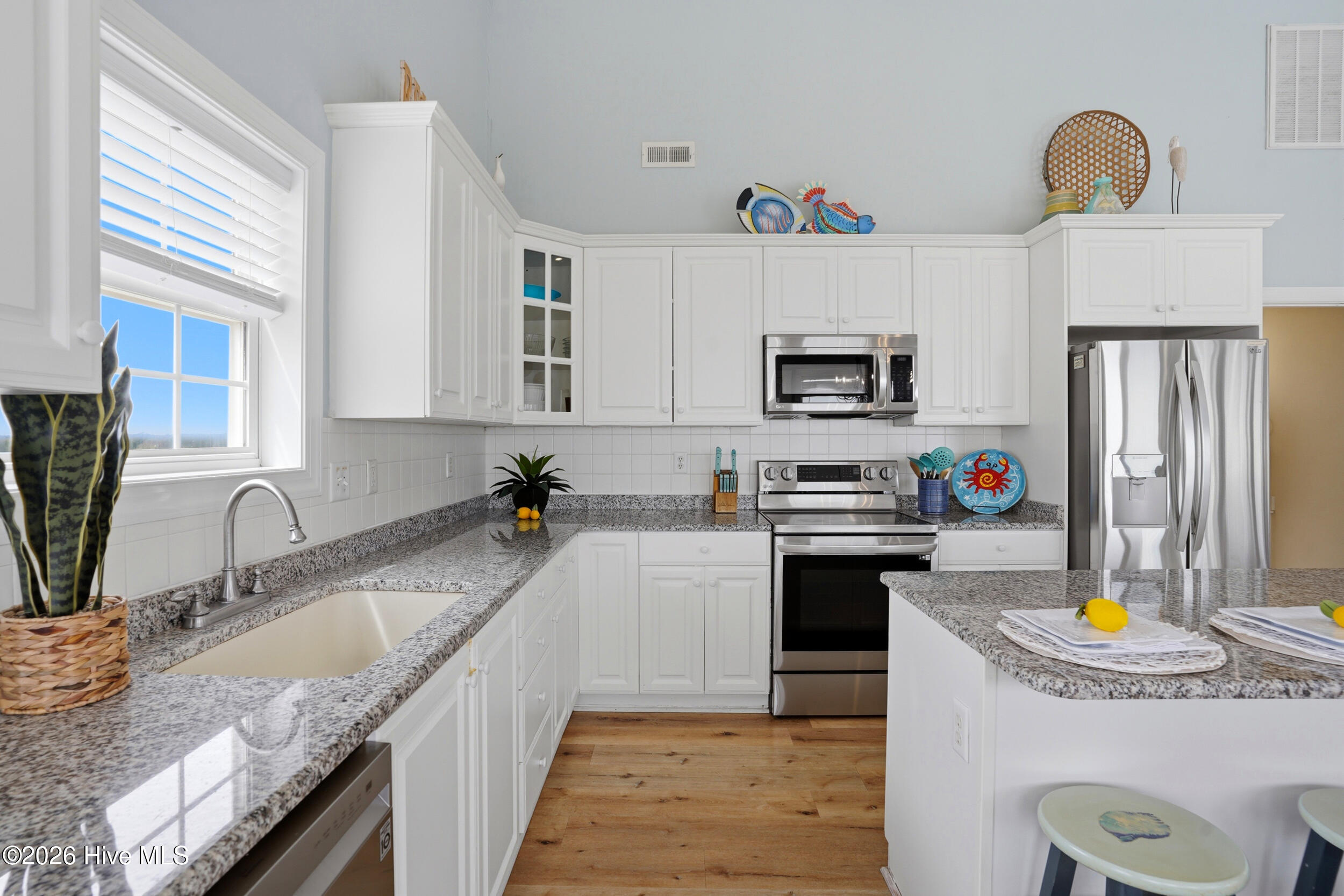 100566063 | Photo 14