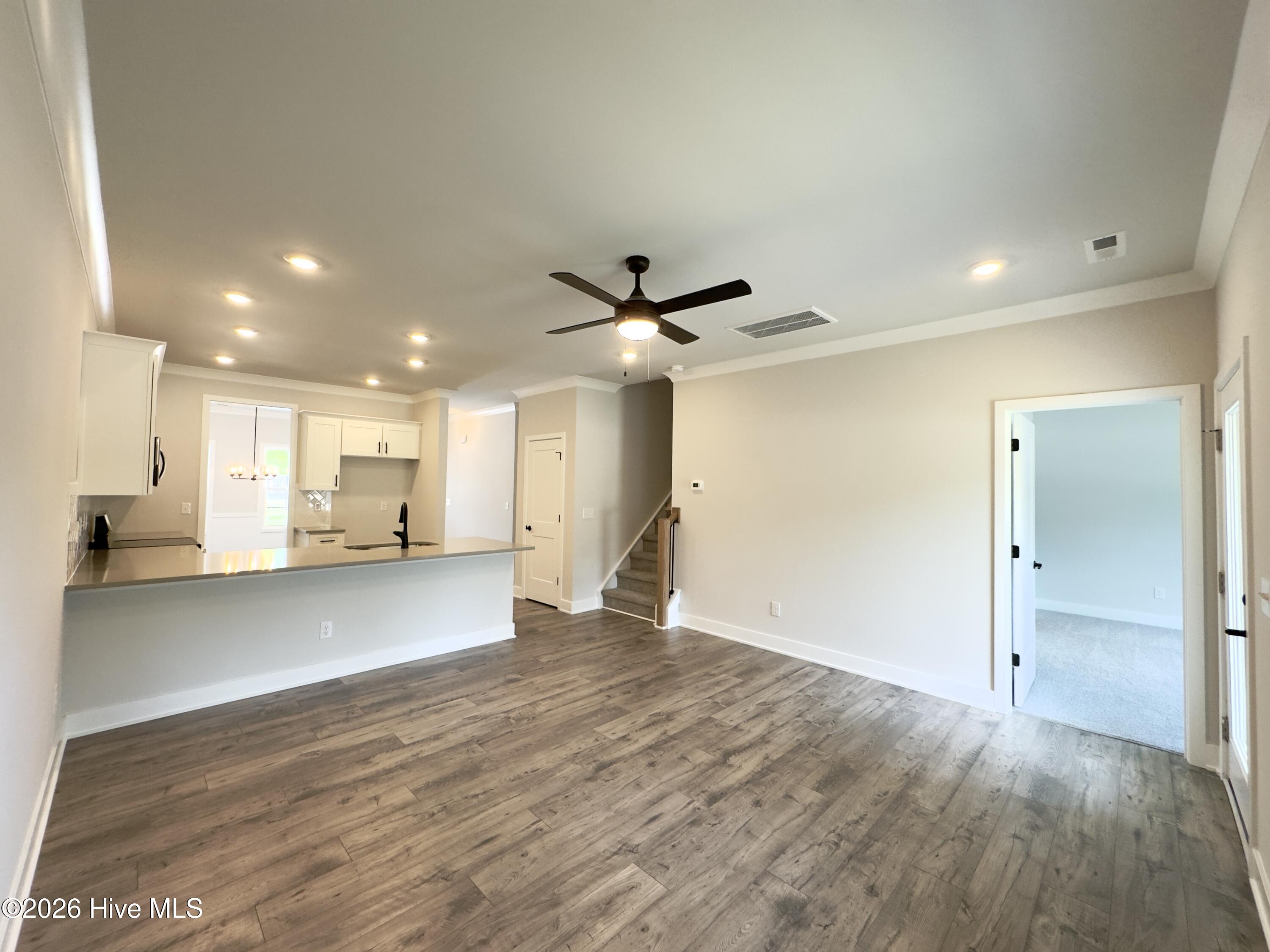 100546267 | Photo 11