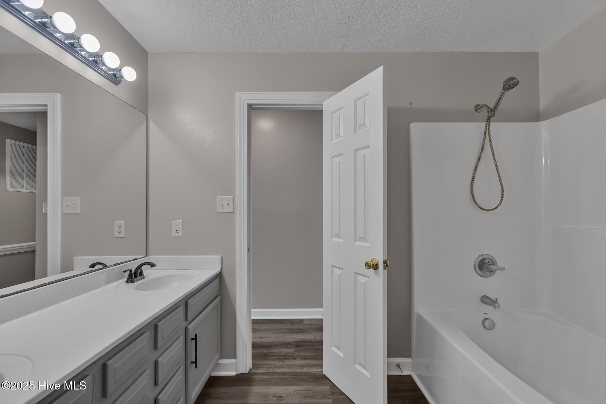 100539779 | Photo 13