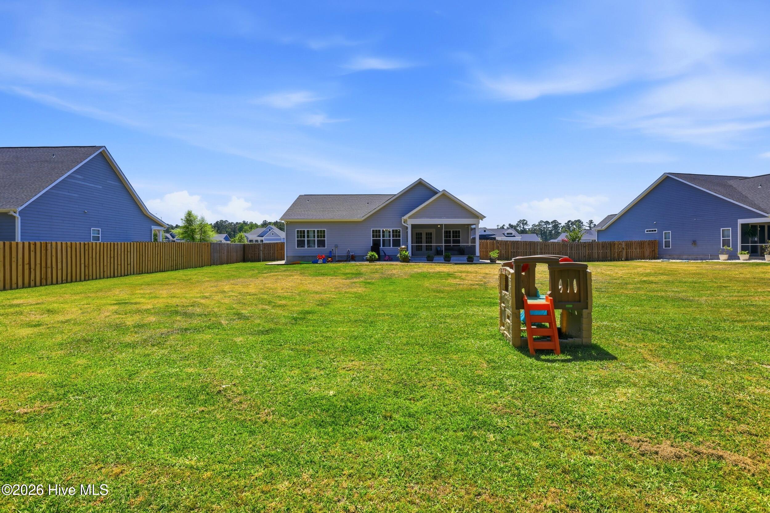 100569214 | Photo 43