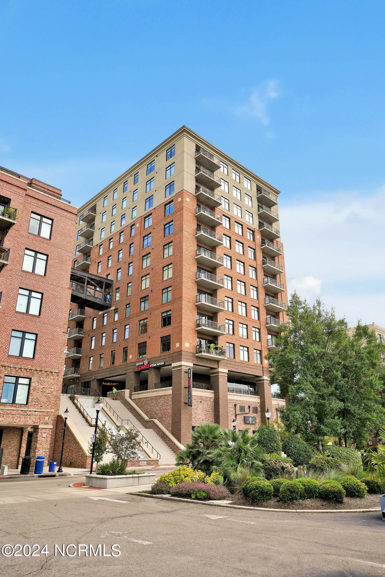 100556540 | Photo 62