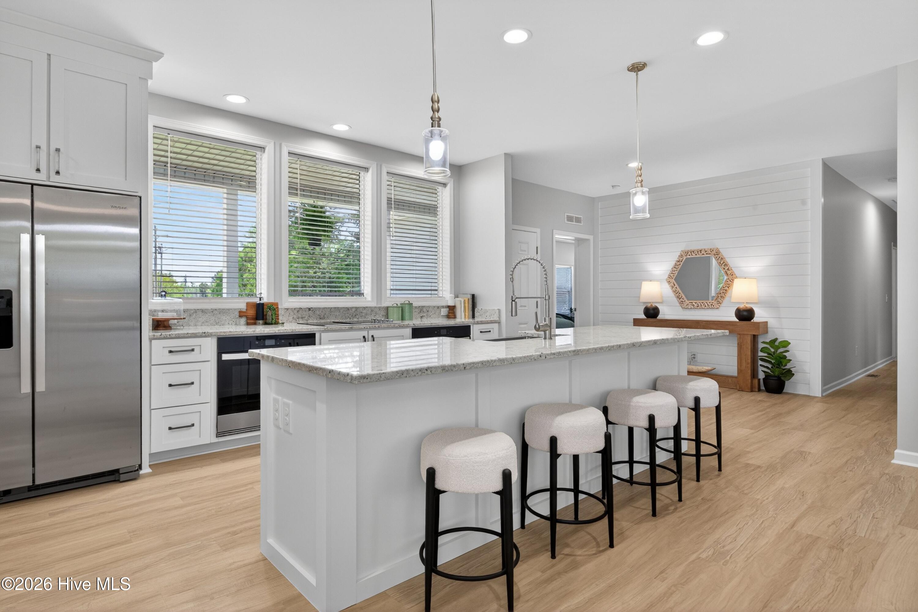 100567047 | Photo 16