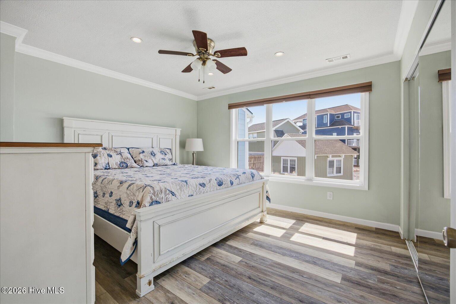 100570154 | Photo 10