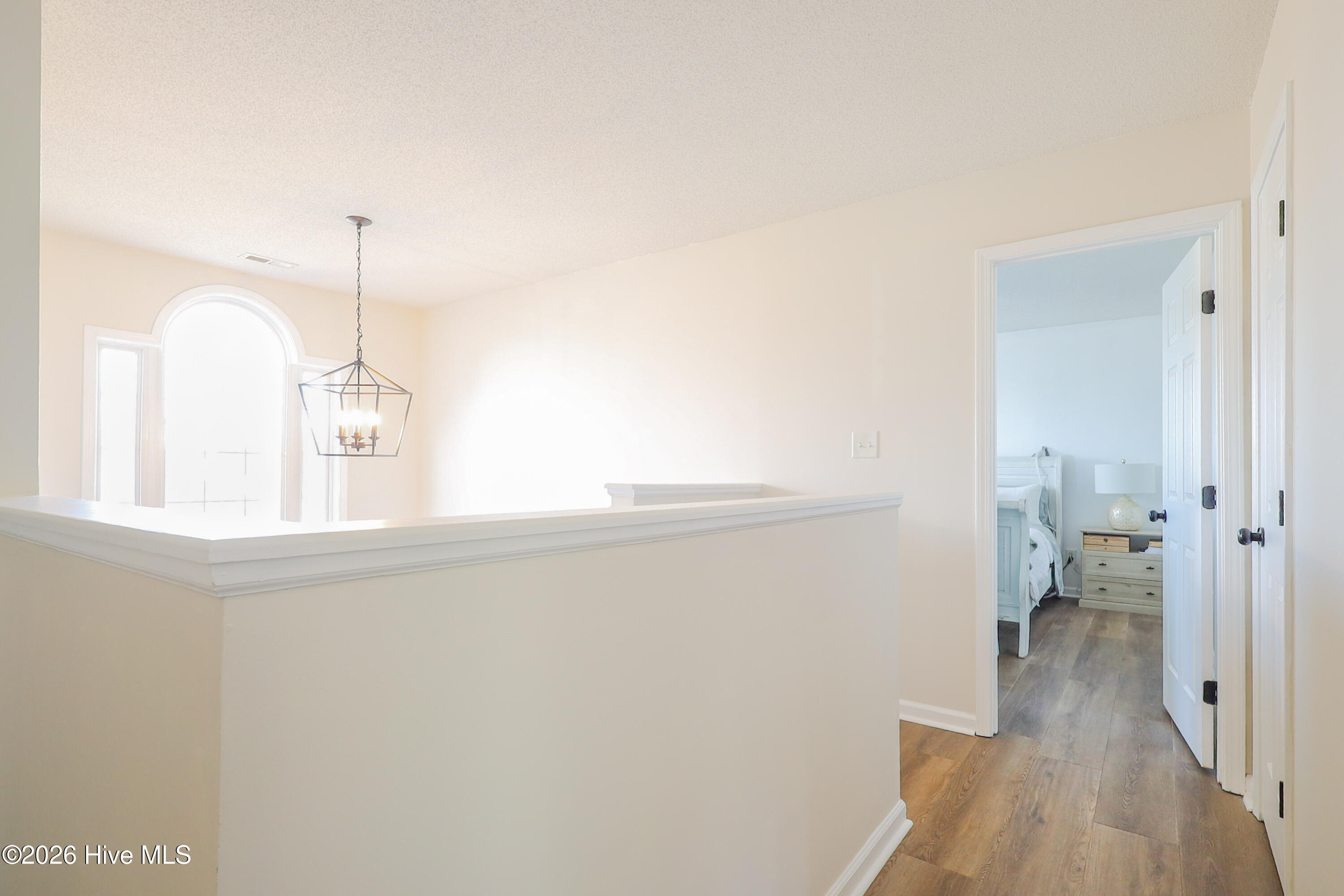 100549070 | Photo 30