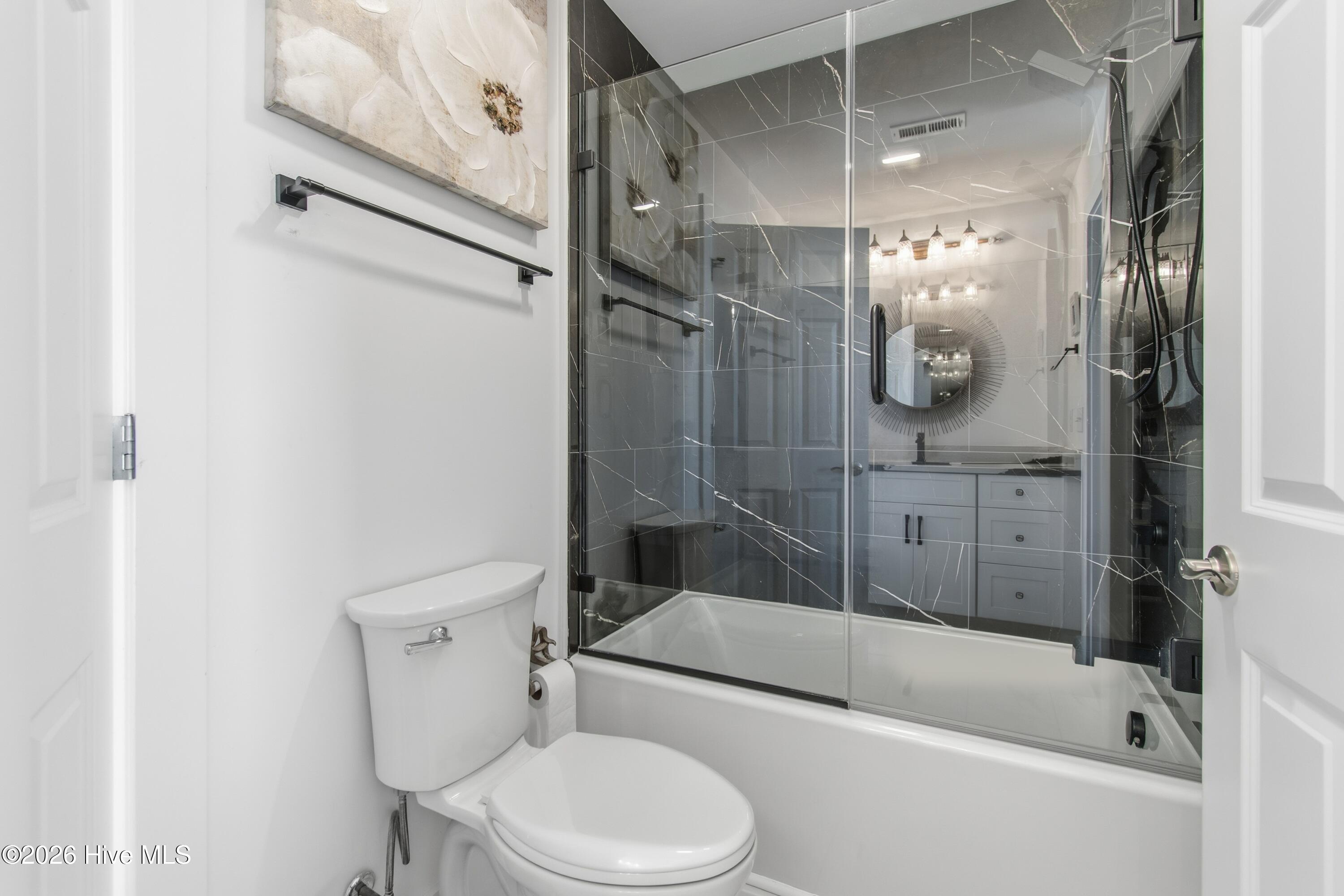 100547553 | Photo 23