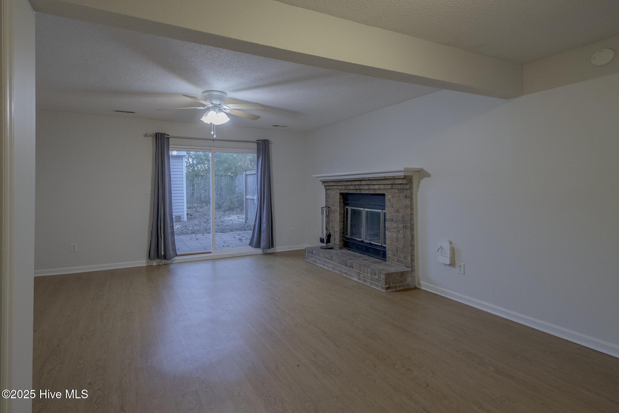 100545598 | Photo 11