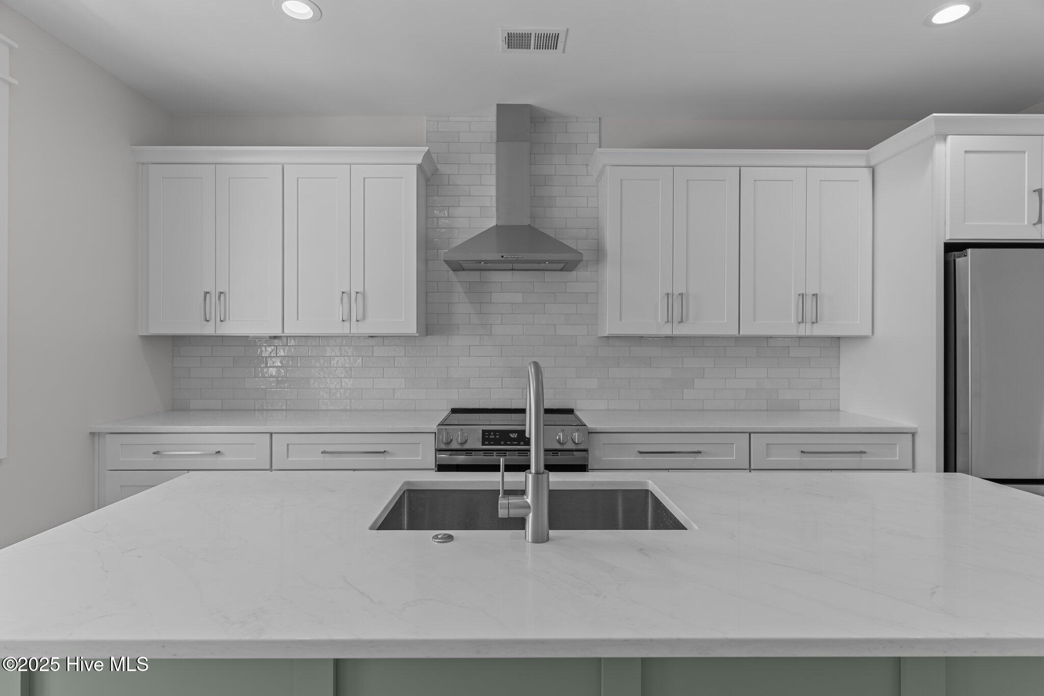 100515159 | Photo 13