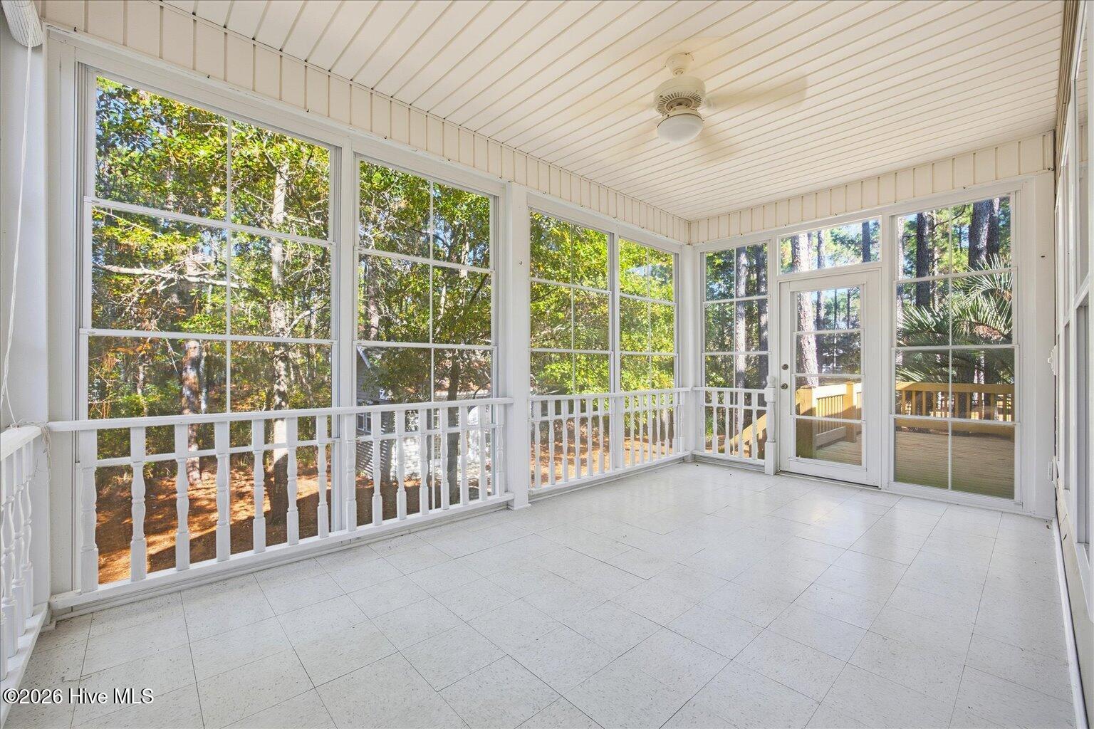 100548784 | Photo 37