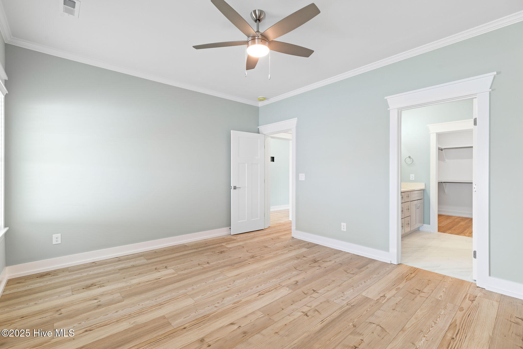 100479580 | Photo 29